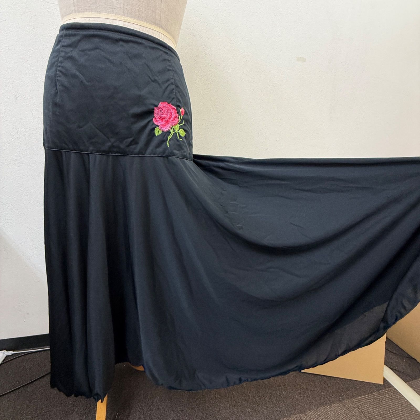 アトリエ貴美恵】フラメンコ衣装 スカート ファルダ 黒 薔薇刺繍