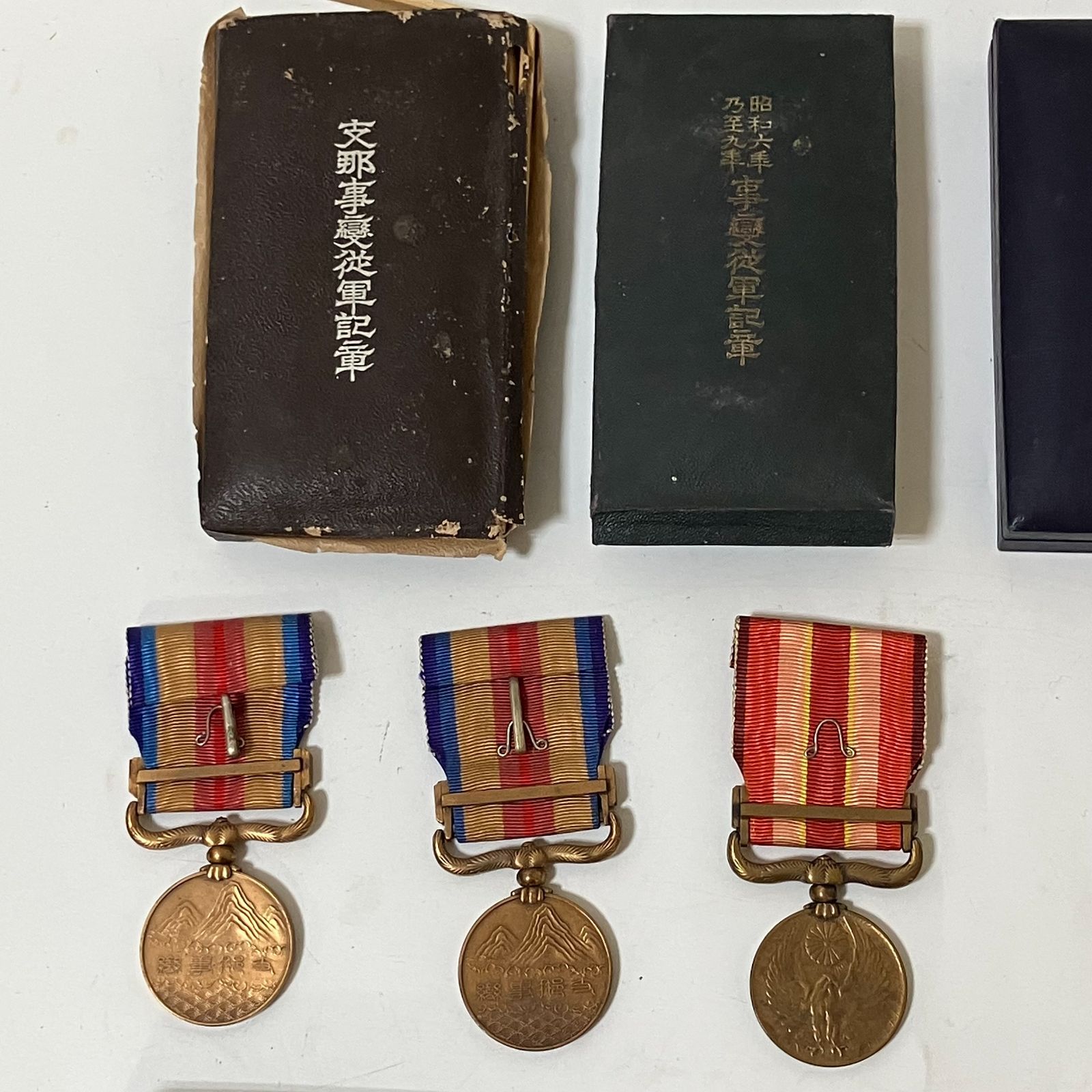30865] 勲章まとめ 日本赤十字社特別社員章 支那事変従軍記章 紀元二千