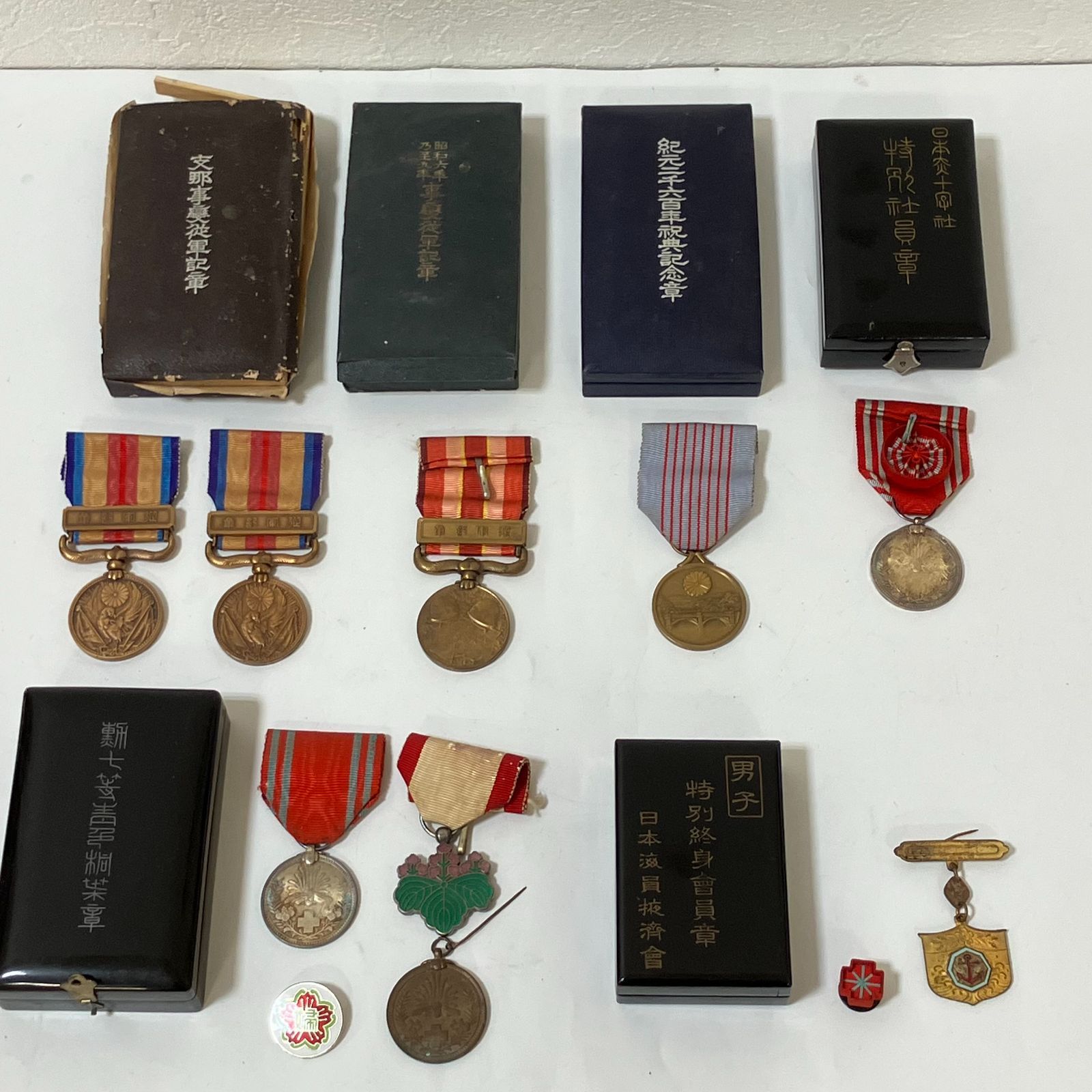 30865] 勲章まとめ 日本赤十字社特別社員章 支那事変従軍記章 紀元二千