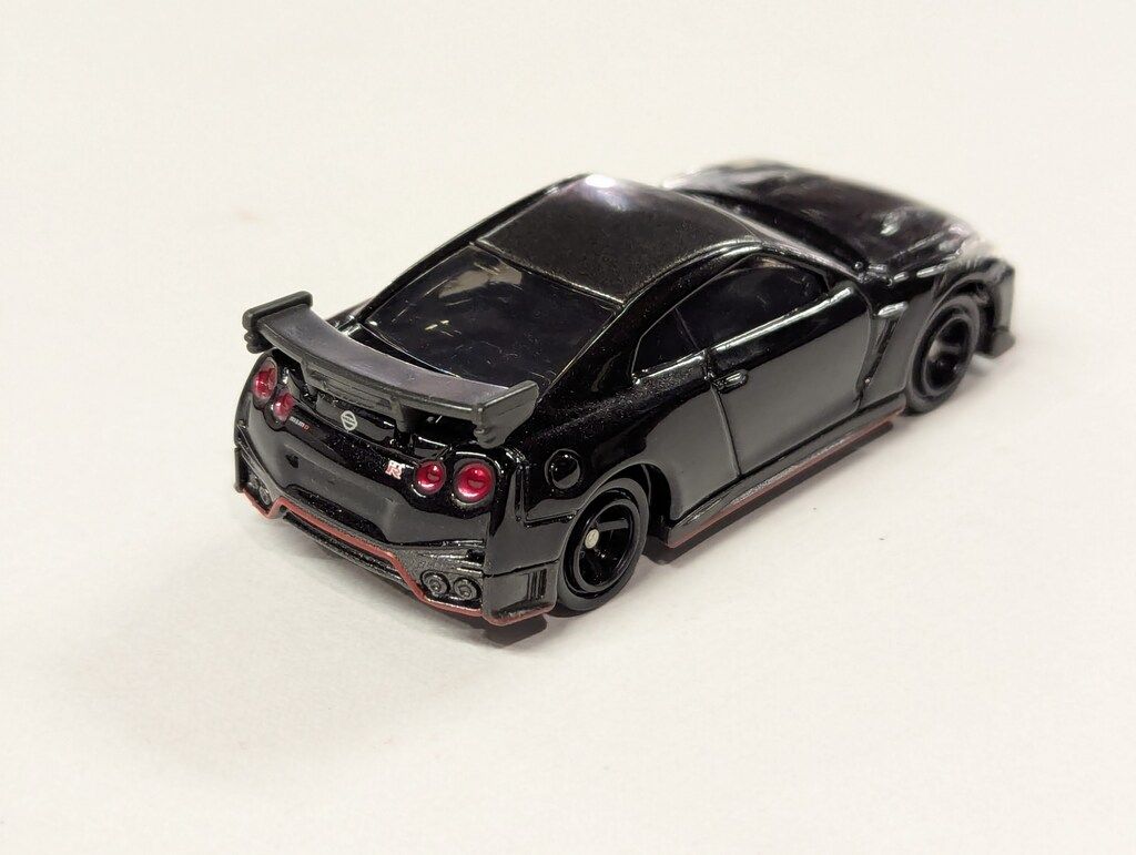 タカラトミー トミカ赤箱ベトナム製 日産 GT-R NISMO 2020 モデル(初回