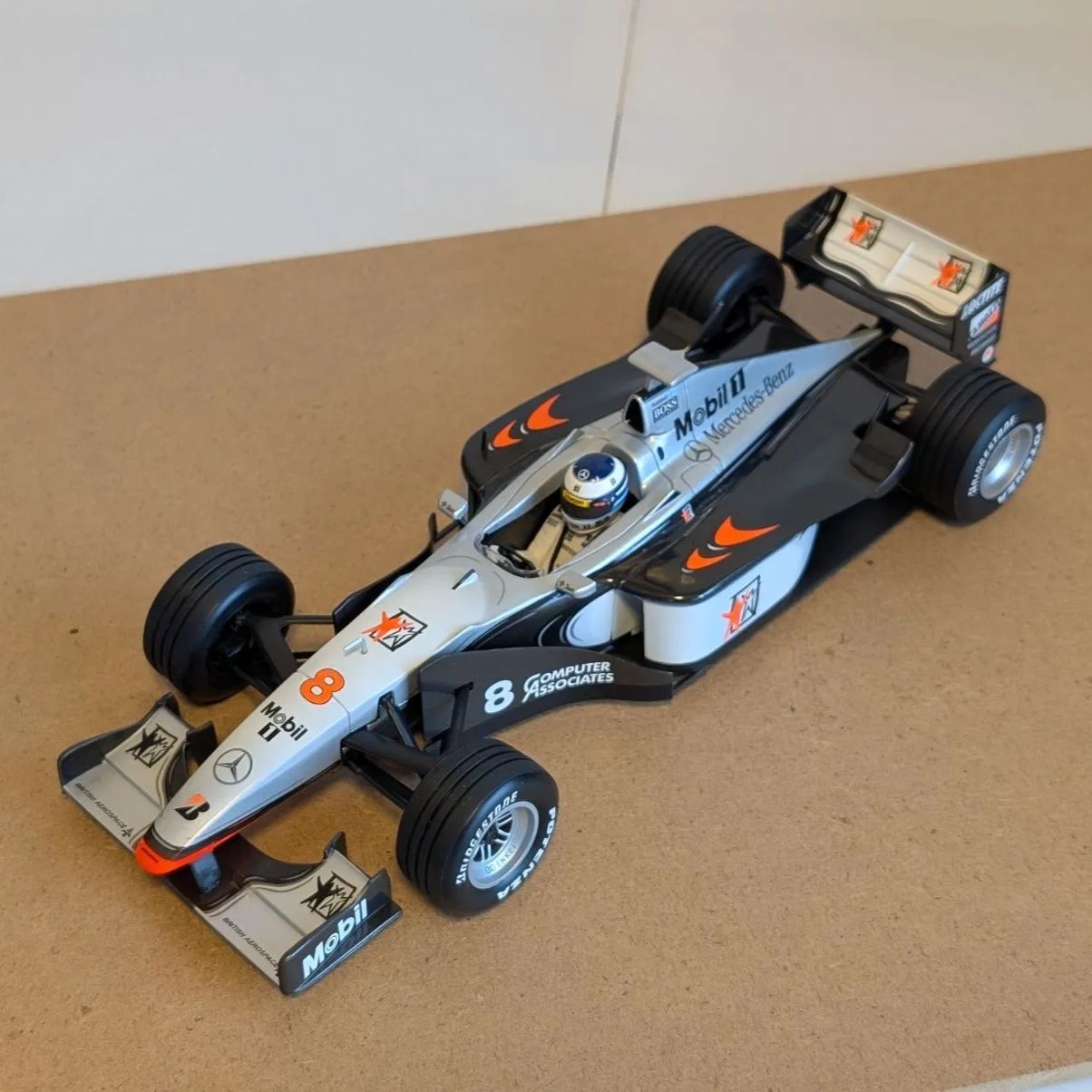 チャンピオンカー1/18ミニチャンプス マクラーレンMP4/13 ミカ