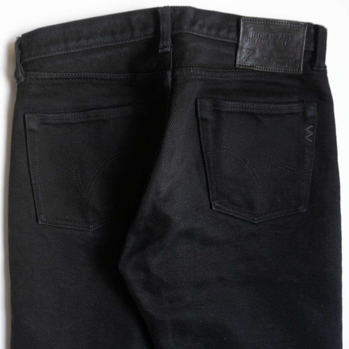 美品】IRON HEART【LOT 9634Z 21oz黒鎧デニム ストレート】W32
