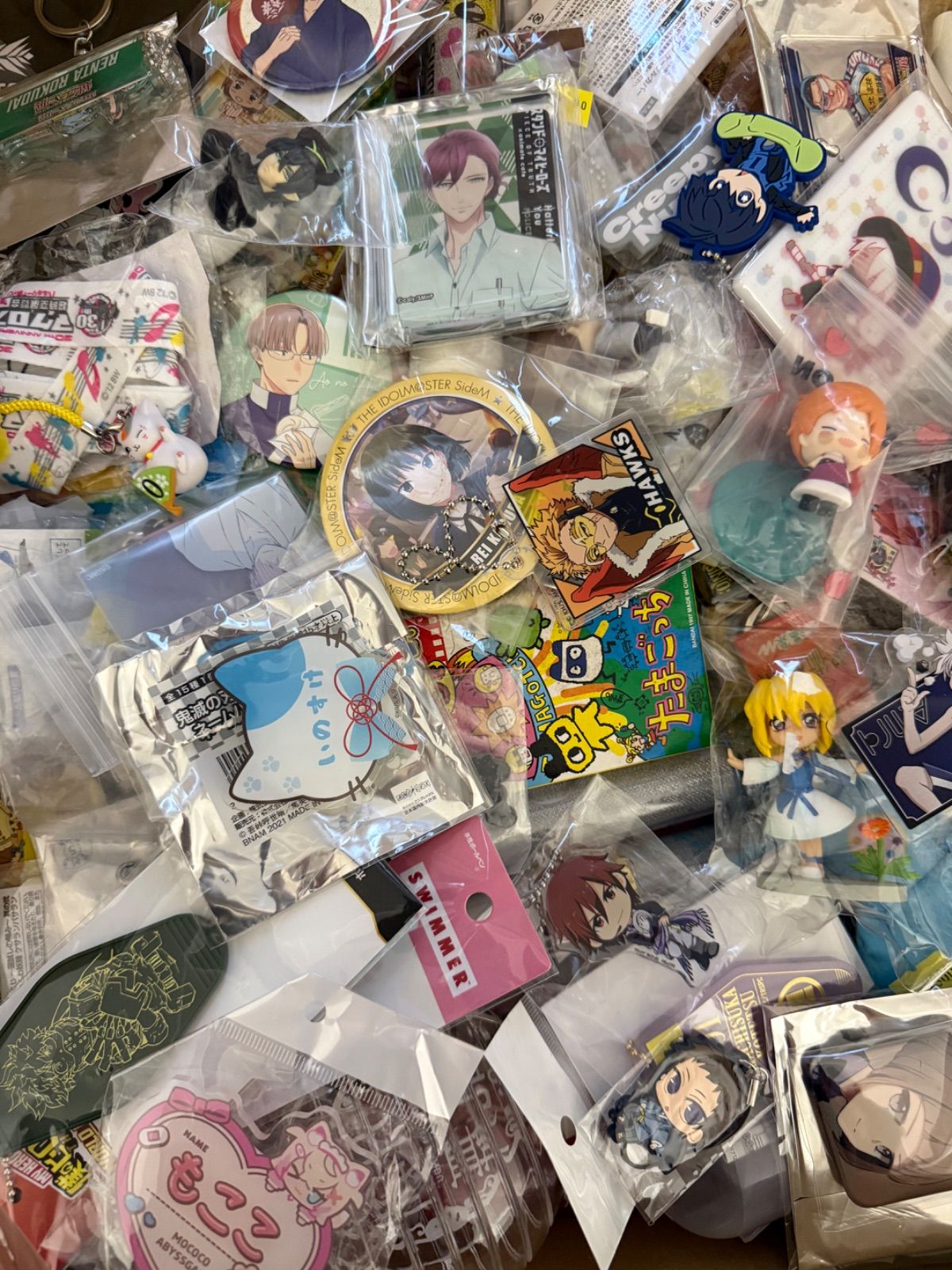 大特価！ アニメグッズ等 缶バッジ キーホルダー クリアファイル