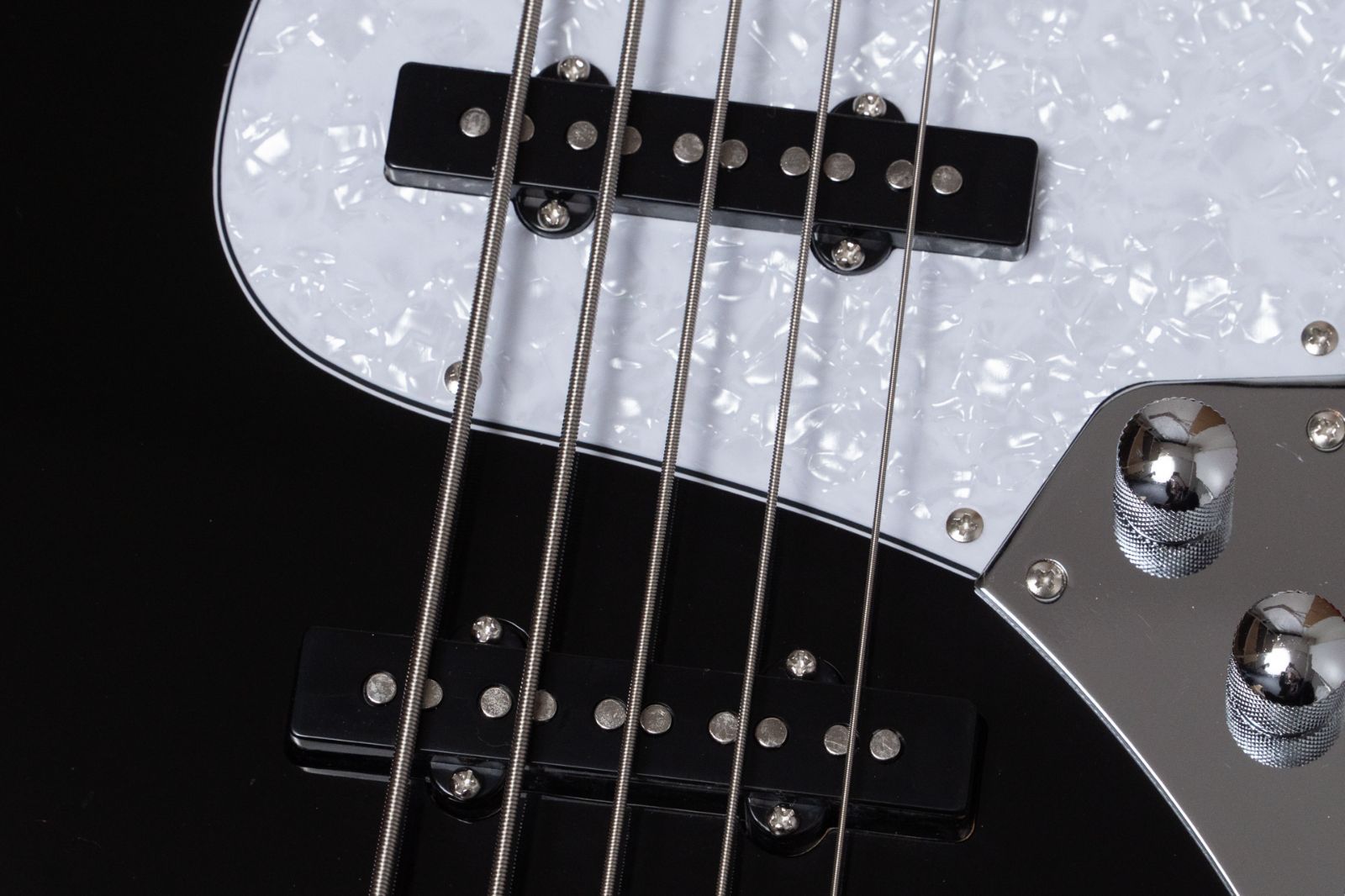 new】woofy basses / ONE series Cavalier 5 M Black - メルカリ