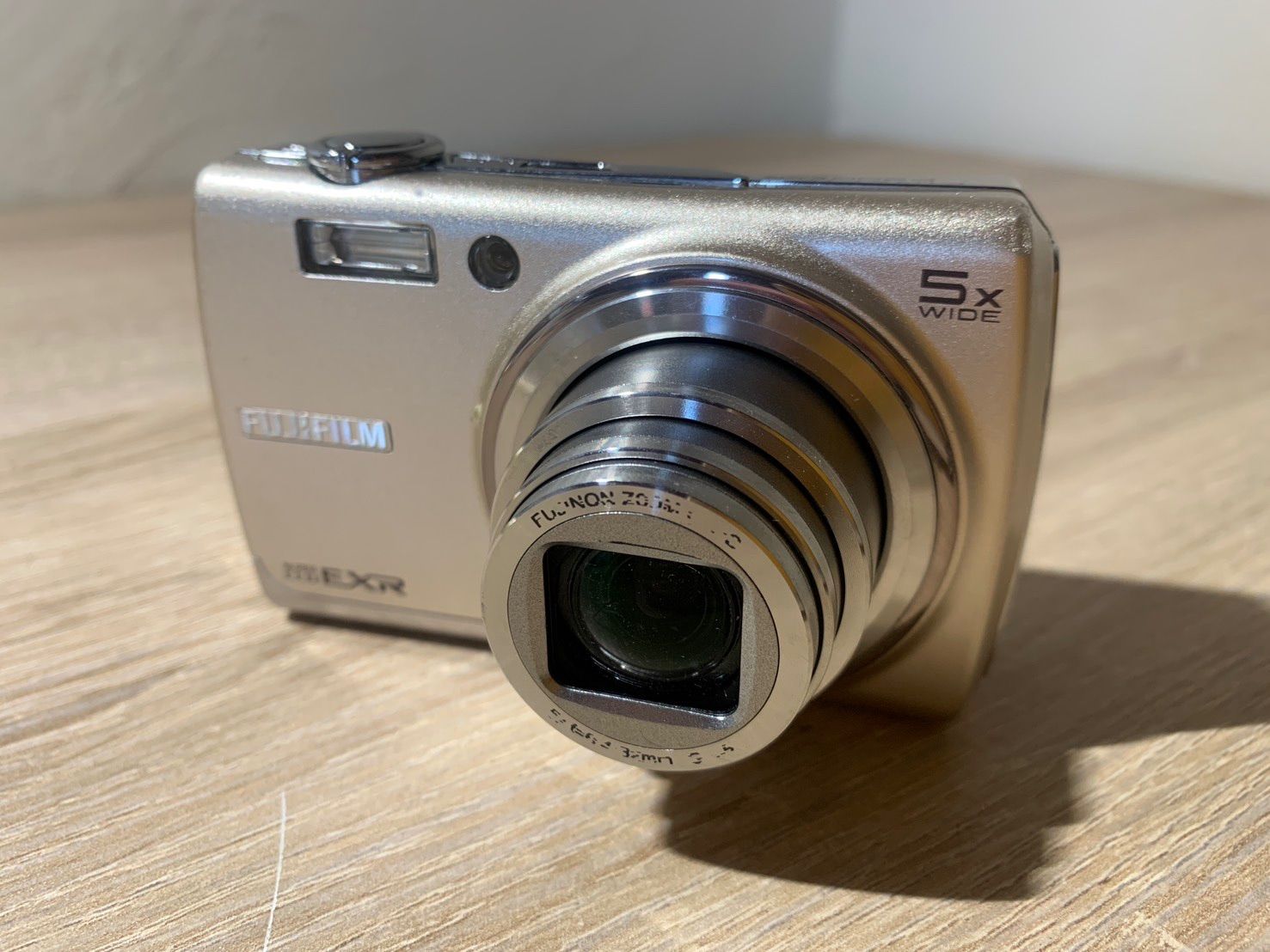 8050 FUJIFILM FINEPIX F200 EXR ゴールド デジカメ - メルカリ