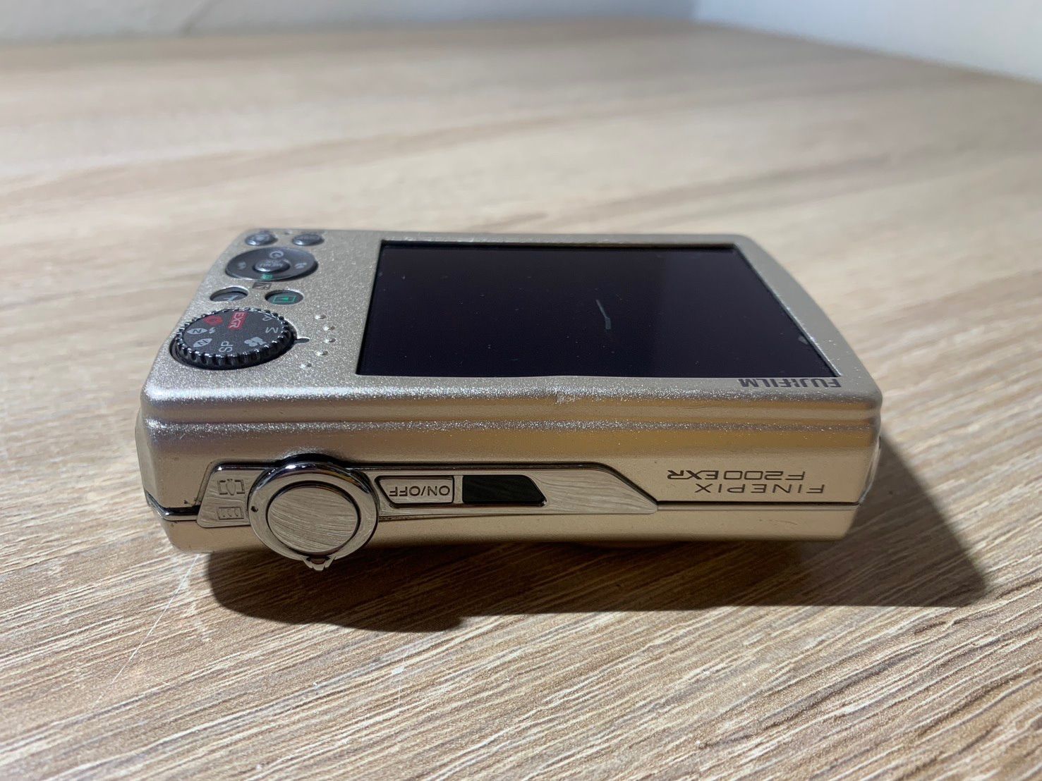 8050 FUJIFILM FINEPIX F200 EXR ゴールド デジカメ - メルカリ