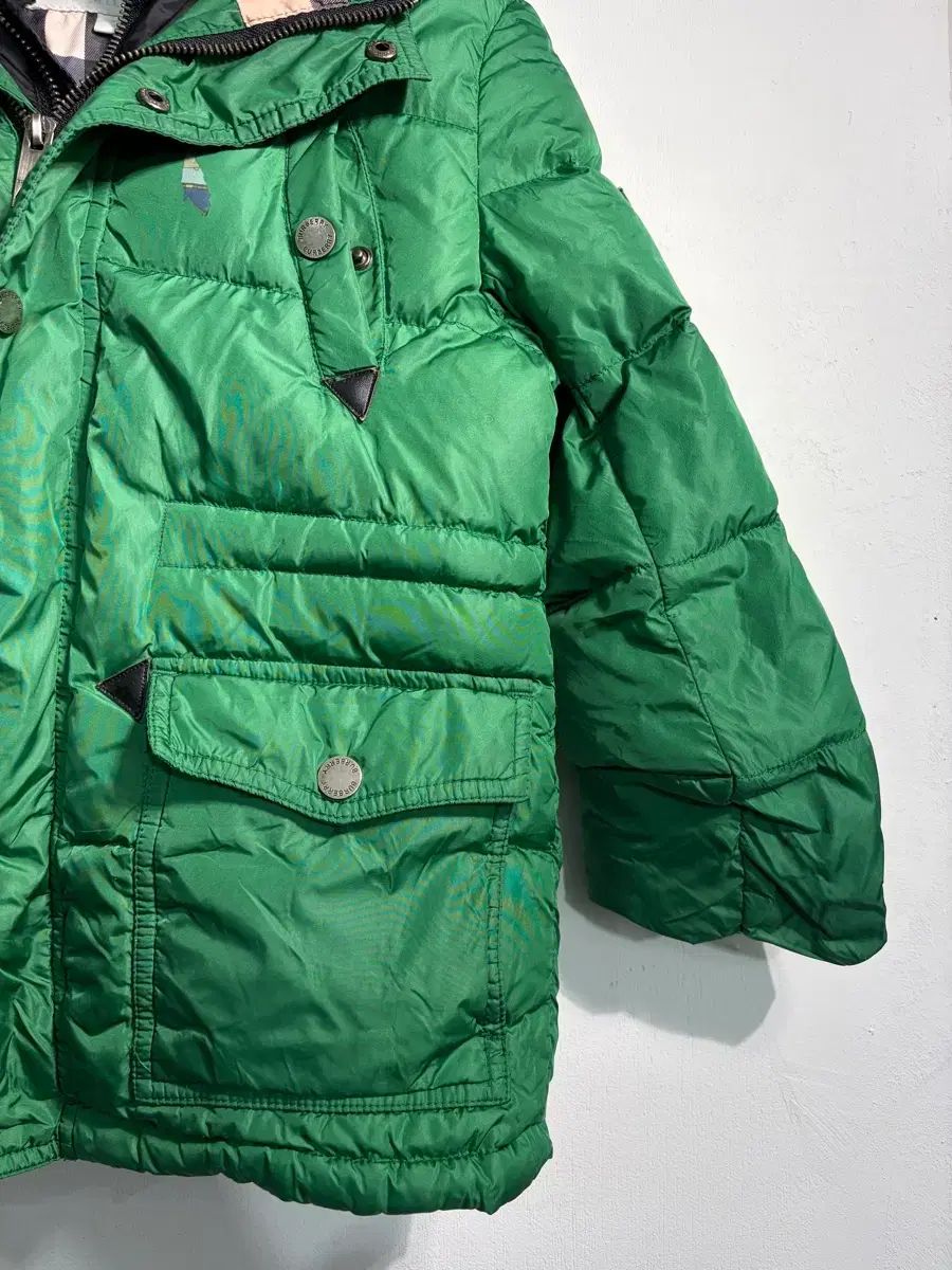 Burberryバーバリー　ダウンジャケット　130 Burberry Kids（バーバリー・キッズ）ダウンジャケット - FARFETCH