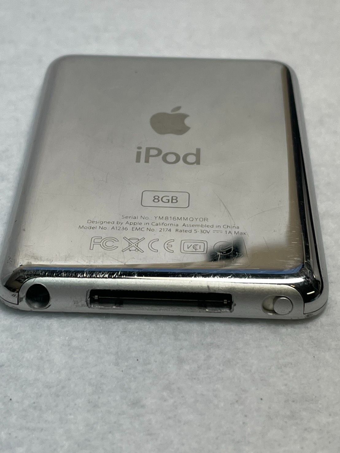 音楽プレイヤー】ジャンク Apple iPod nano 第3世代 8GB シルバー 通電