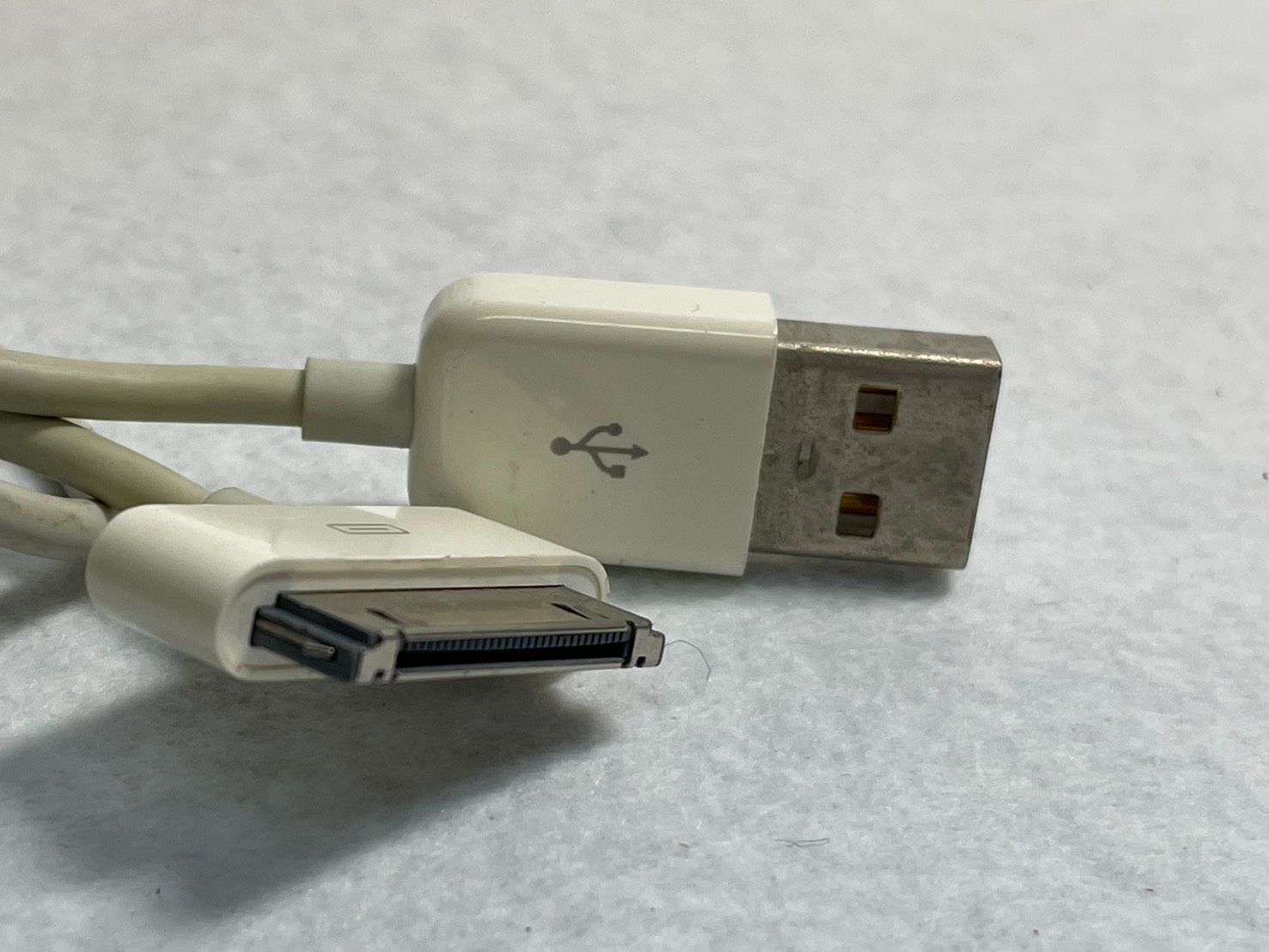 音楽プレイヤー】ジャンク Apple iPod nano 第3世代 8GB シルバー 通電