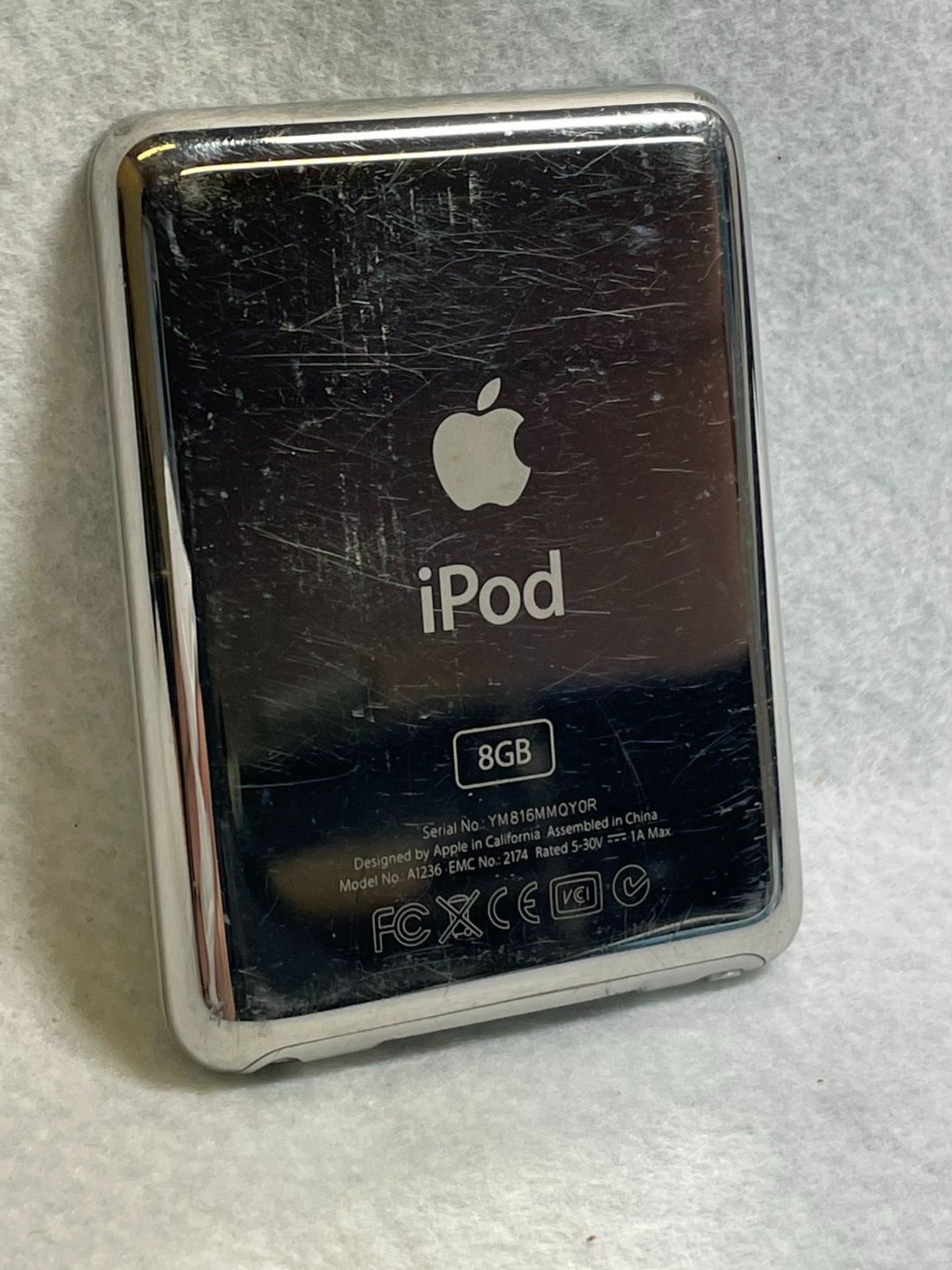 音楽プレイヤー】ジャンク Apple iPod nano 第3世代 8GB シルバー 通電