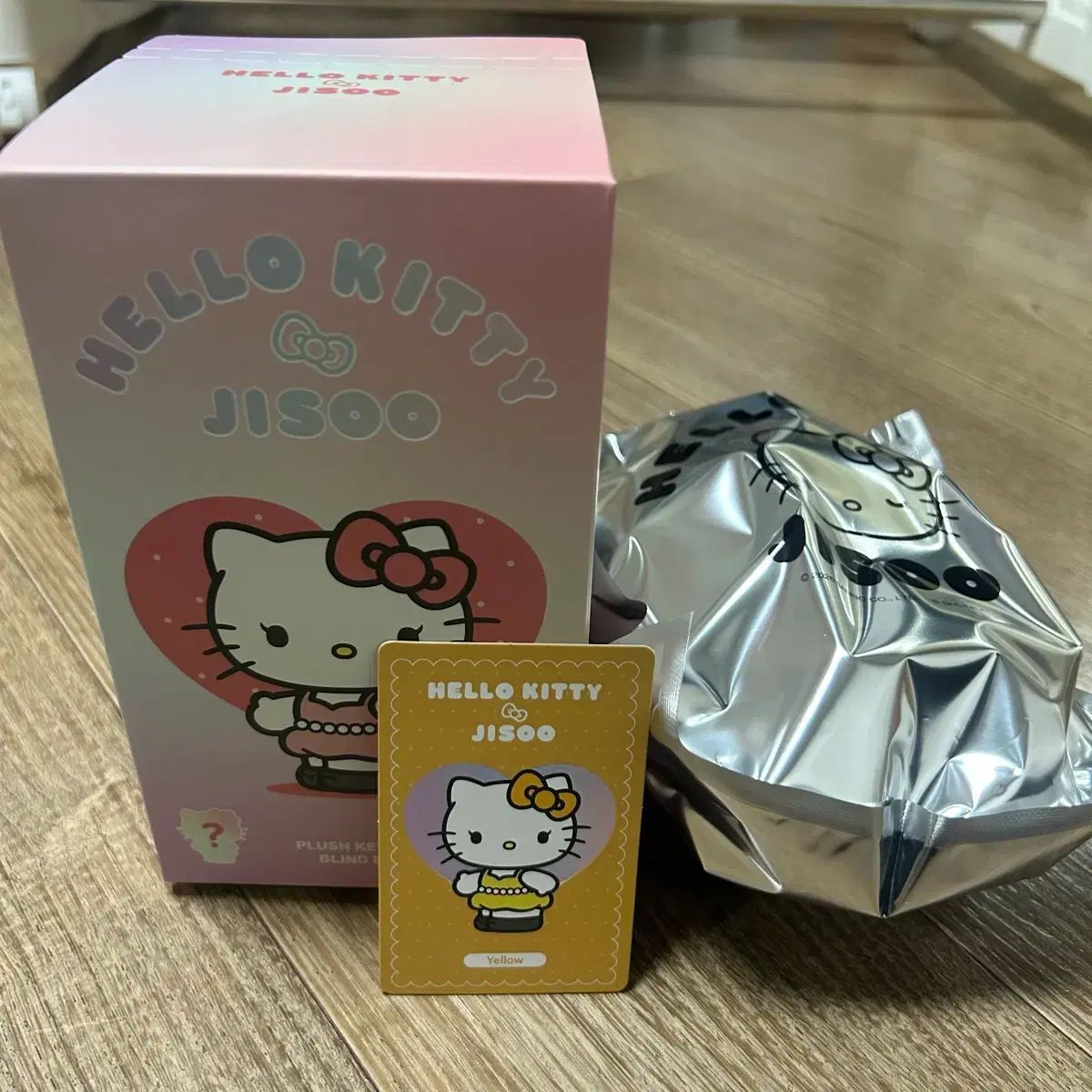 ハローキティ ジス ぬいぐるみ キーリング 未開封 イェロー - メルカリ