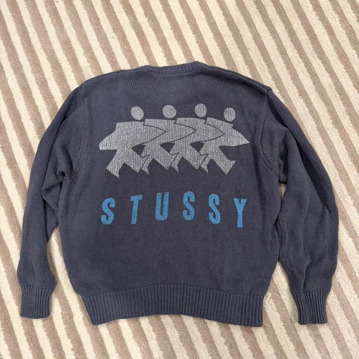 STUSSY サーフマン アイコン コットン リネン クルーネック ダスティ