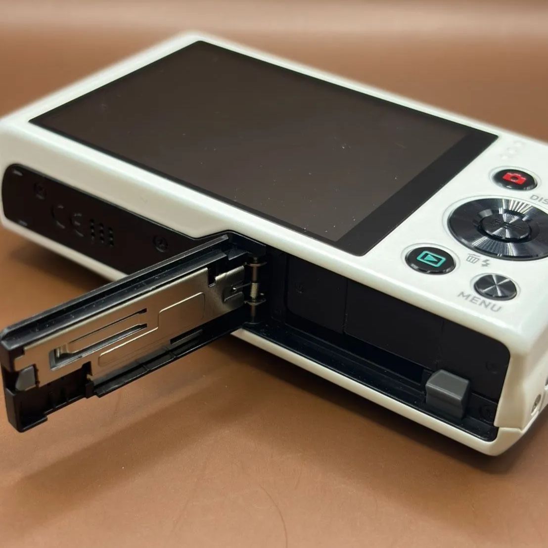 ◎ CASIO デジタルカメラ EXILIM ホワイト EX-ZR200 12.5 カシオ