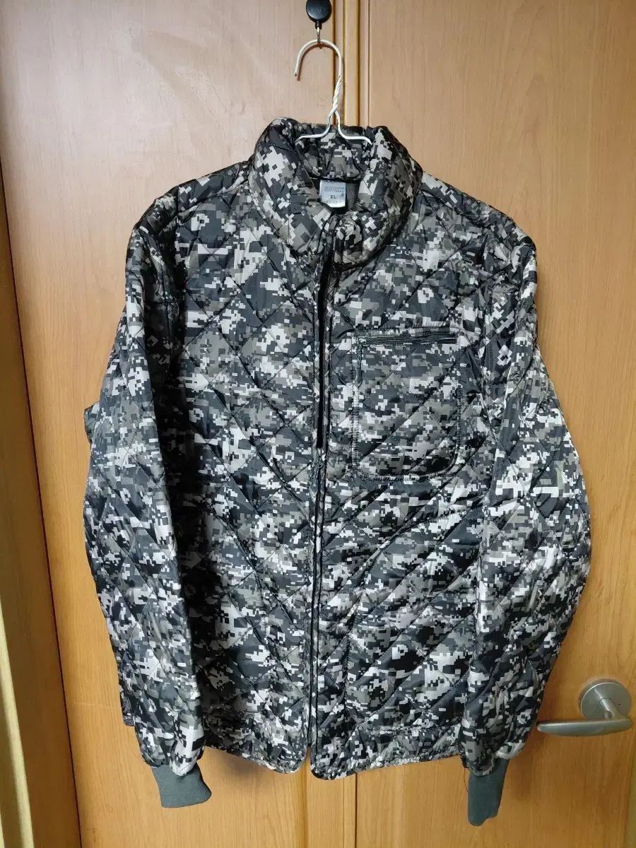 カモフラージュ キルティング ジャケット XL - メルカリ