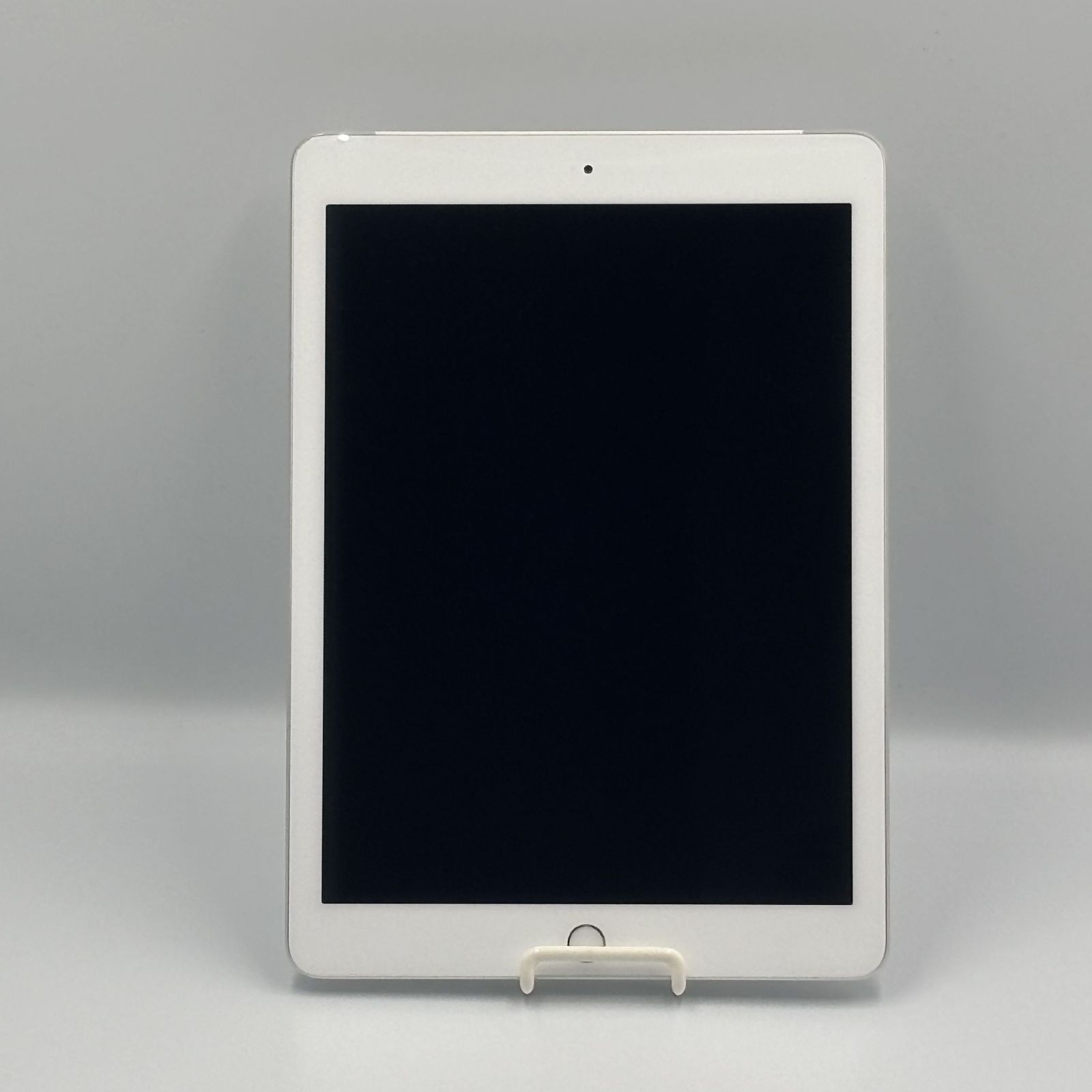 iPad 第5世代 32GB Wi-Fi＋Cellular シルバー - メルカリ
