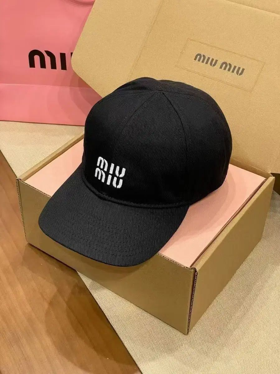 ミュウミュウ ブラック ベースボールキャップ - メルカリ