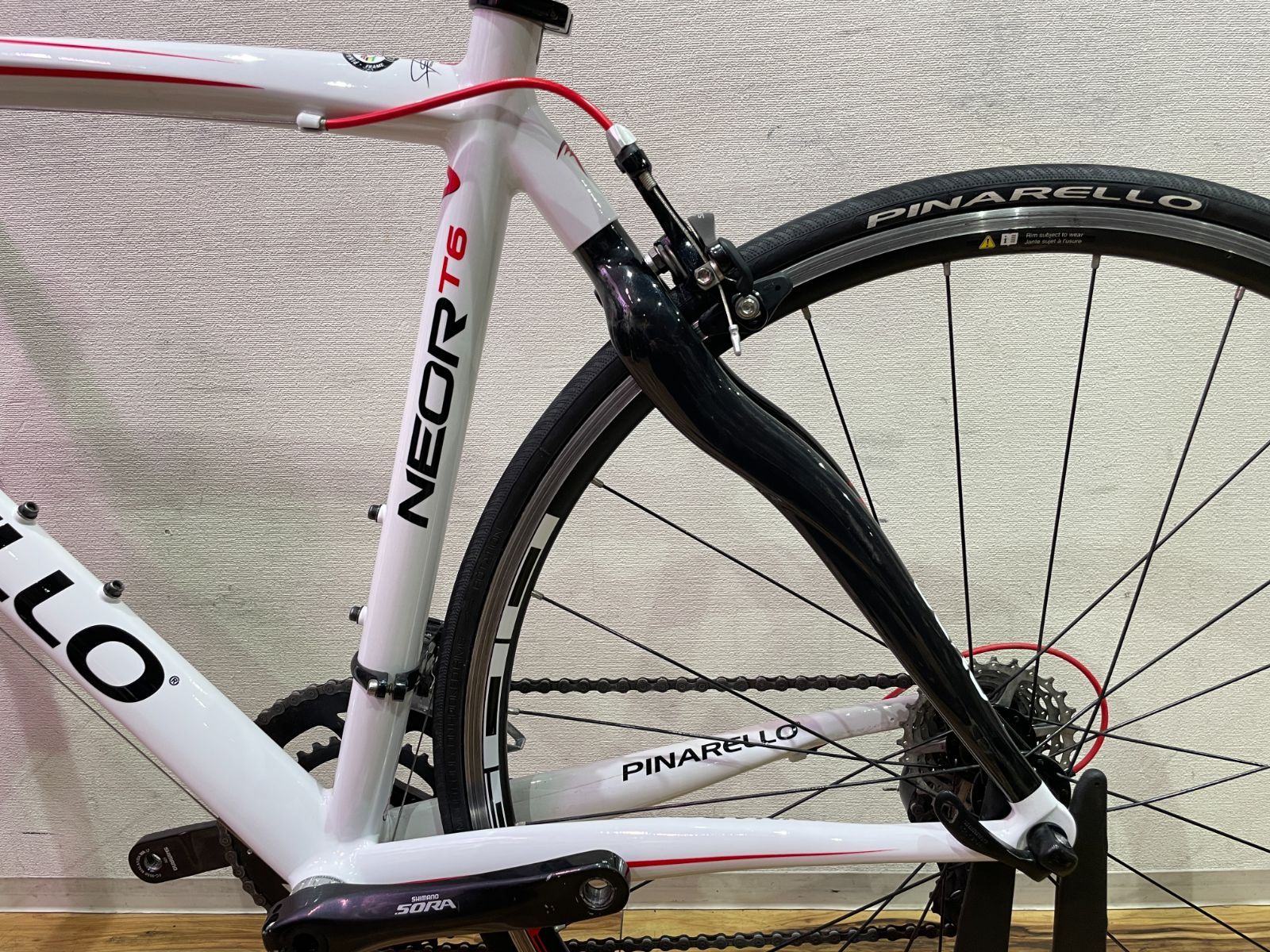 PINARELLO ピナレロ　NEORT6ネオールT6白色&赤色　中古　美品！ □USED□PINARELLO ピナレロ NEOR T6 ネオール T6 ホワイトレッド 2014