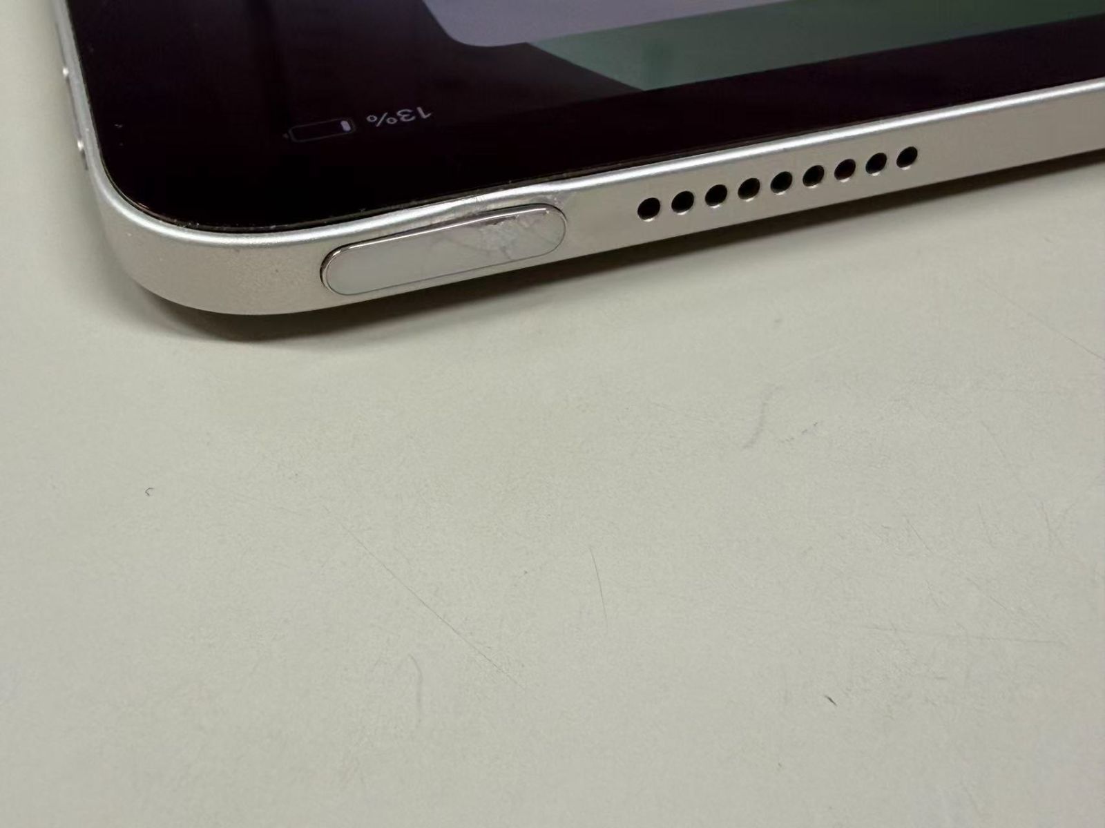 iPad Air 5 256GB スターライト 訳アリ 指紋認証不可 - メルカリ