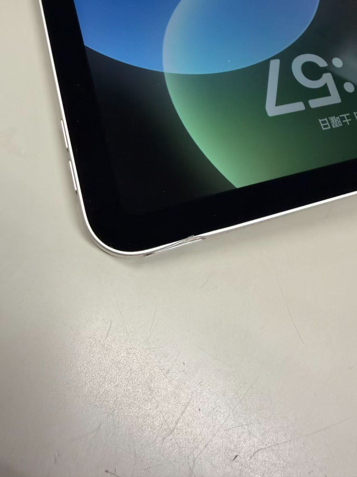 iPad Air 5 256GB スターライト 訳アリ 指紋認証不可 - メルカリ