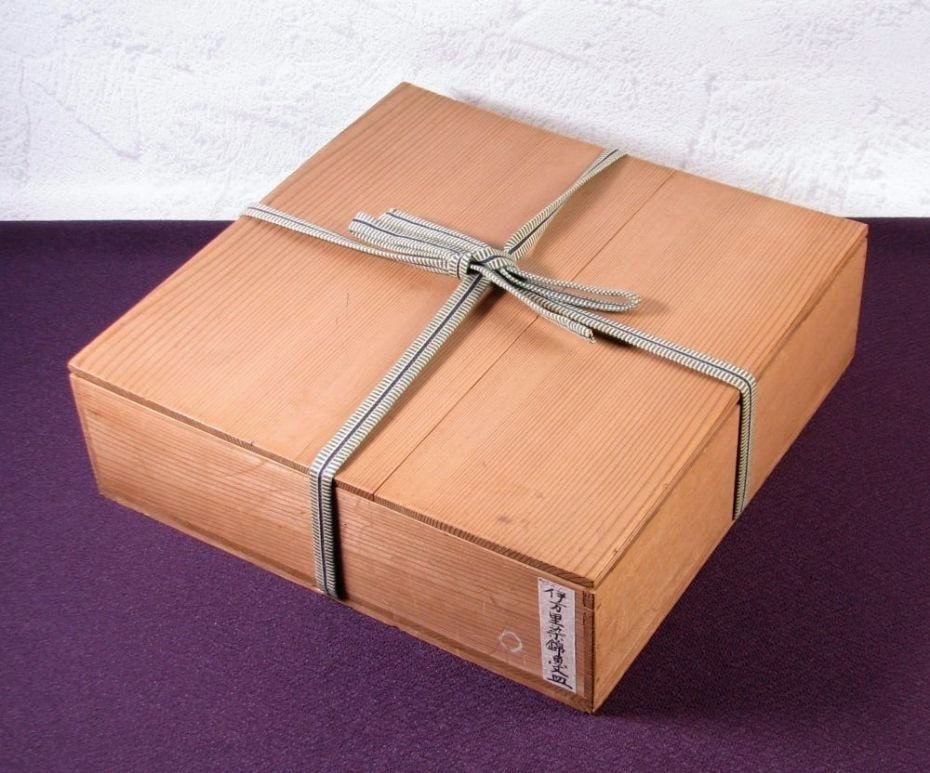古伊万里 書籍同手品（本付） 染錦荒磯の絵皿 兜鉢 幅：29cm 桐箱
