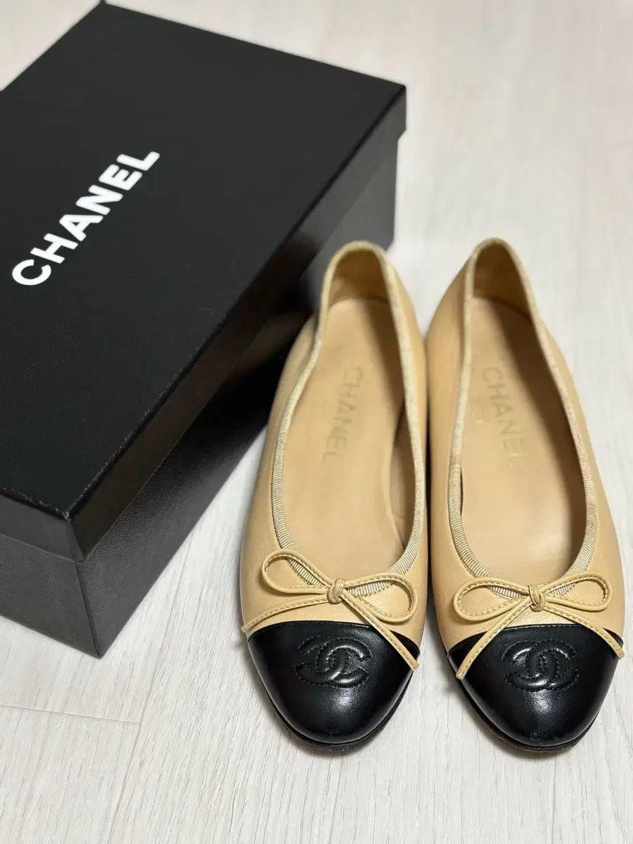シャネル バレリーナ フラット ベージュ/ブラック 35 - メルカリ