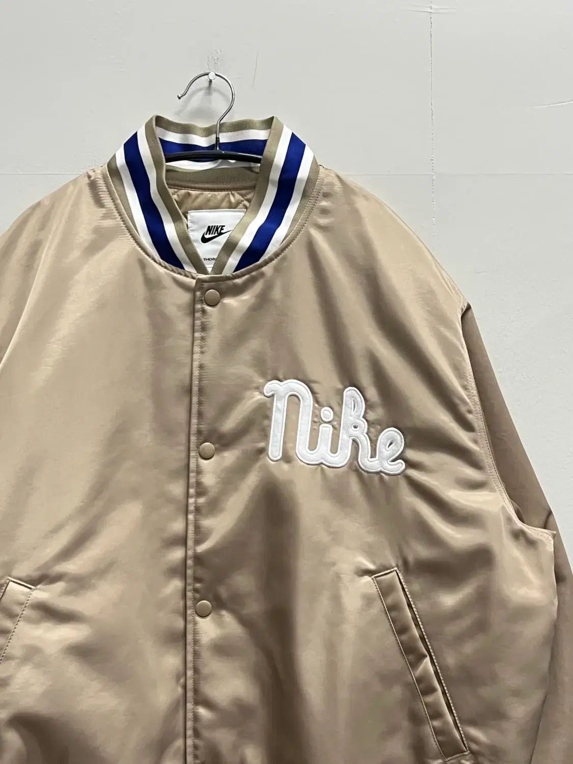 XXL) ナイキ ダグアウト ルーズ 新 サテン ジャケット ベージュ - メルカリ