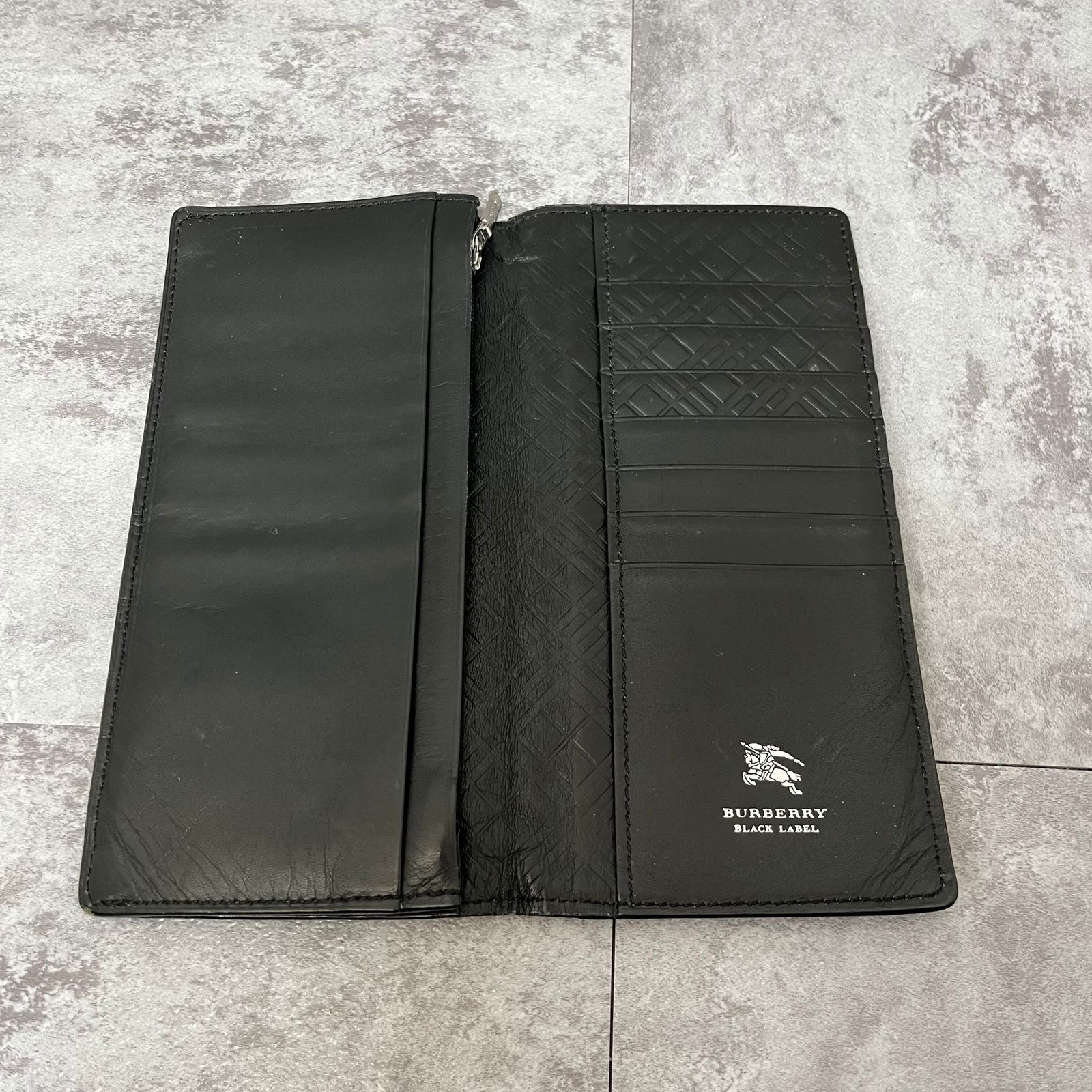 BURBERRY BLACK LABEL】レザー2つ折り長財布 ブラック ロゴ入り 銀金具