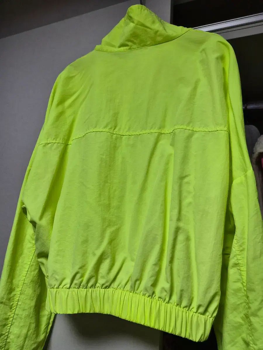蛍光ライトグリーン クロップド ウィンドブレーカー ジャケット - メルカリ