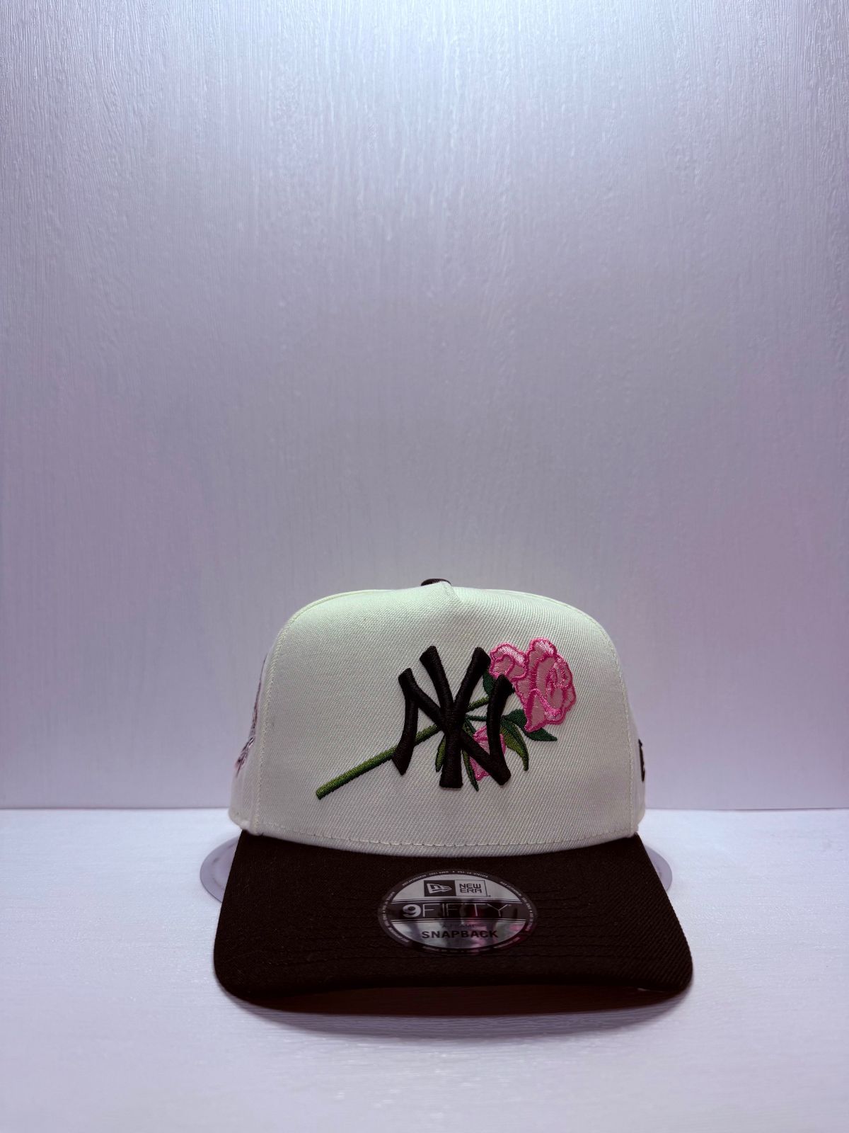 ニューヨークヤンキース ローズ刺繍 ワールドシリーズ1999 スナップバック Newera ニューヨークヤンキース ワールドシリーズ1999 ローズ刺繍