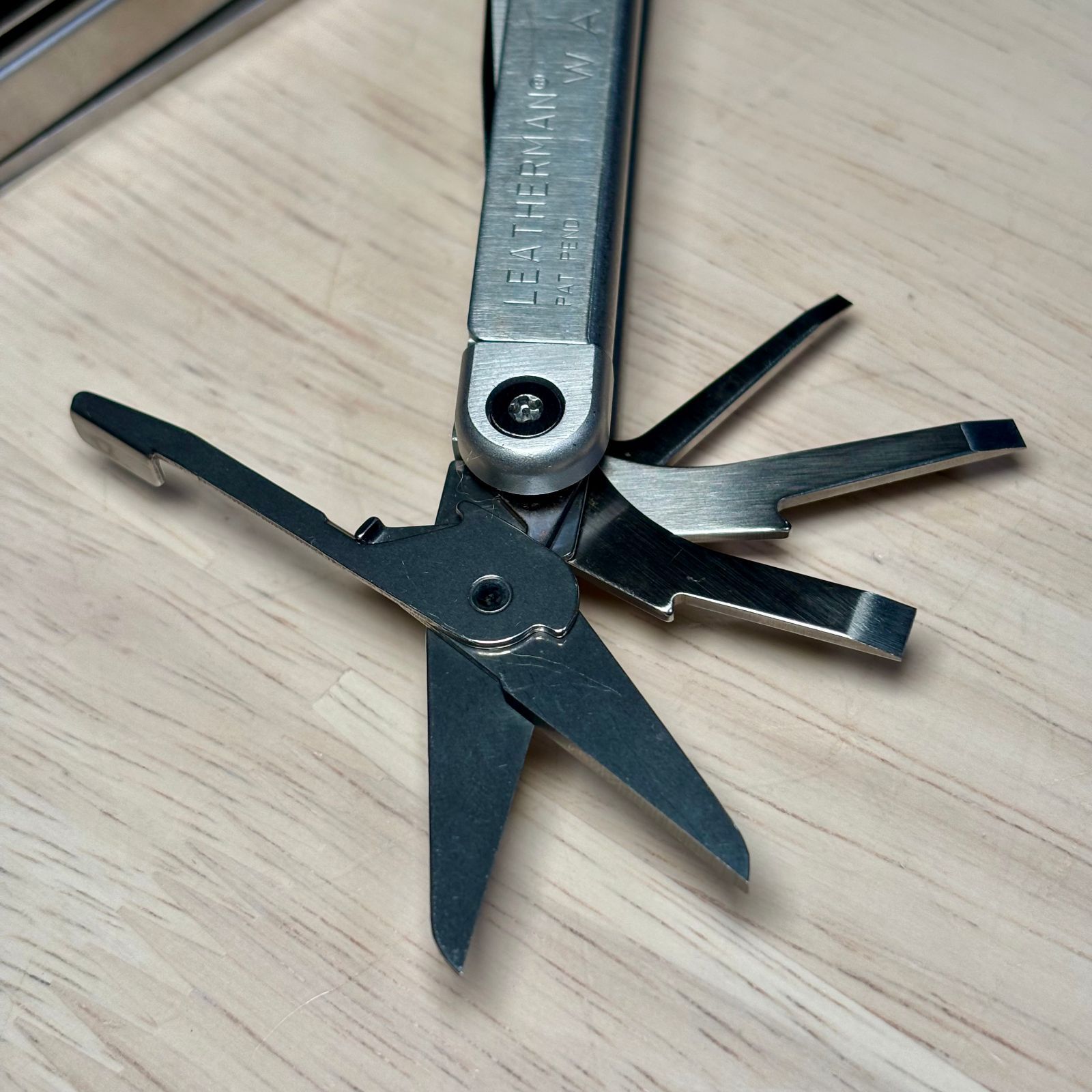美品】レザーマン(LEATHERMAN) WAVE マルチツール レザーケース付き 