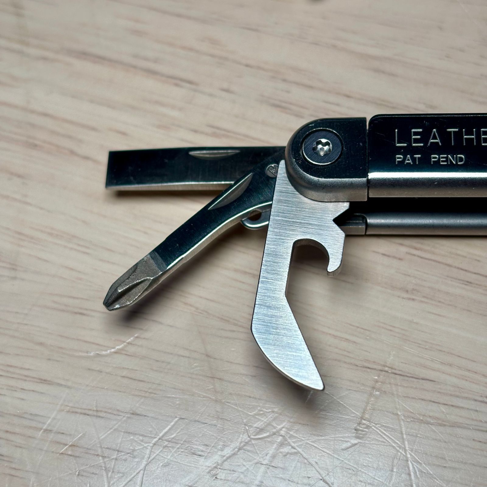 美品】レザーマン(LEATHERMAN) WAVE マルチツール レザーケース付き 