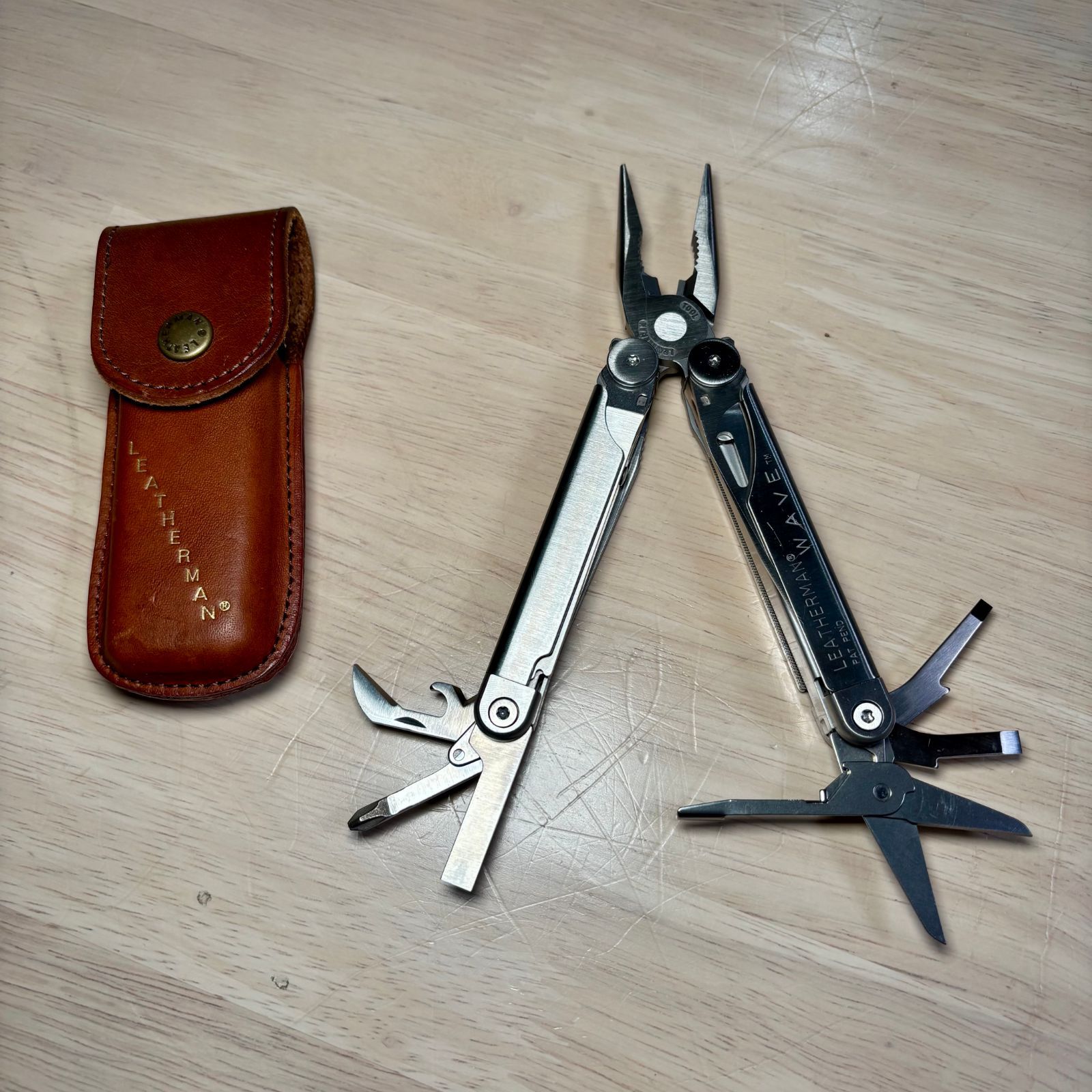 美品】レザーマン(LEATHERMAN) WAVE マルチツール レザーケース付き
