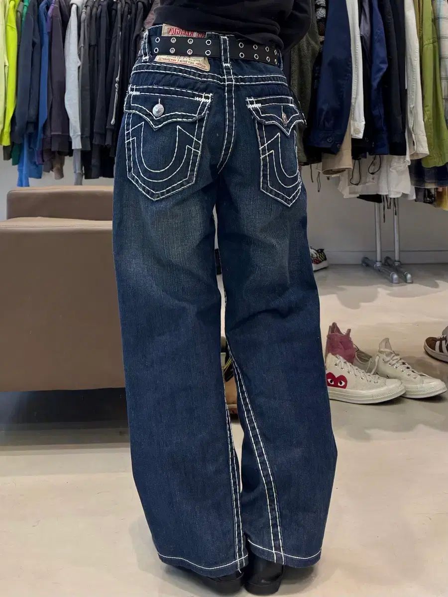 トゥルーレリジョン ジョイ ビッグ T デニム パンツ - メルカリ