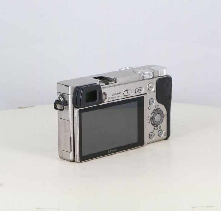 SONY α6000 ボディシルバーILCE-6000 0155 中古】(ソニー) SONY α6000 (ILCE-6000) ボディ シルバー - メルカリ