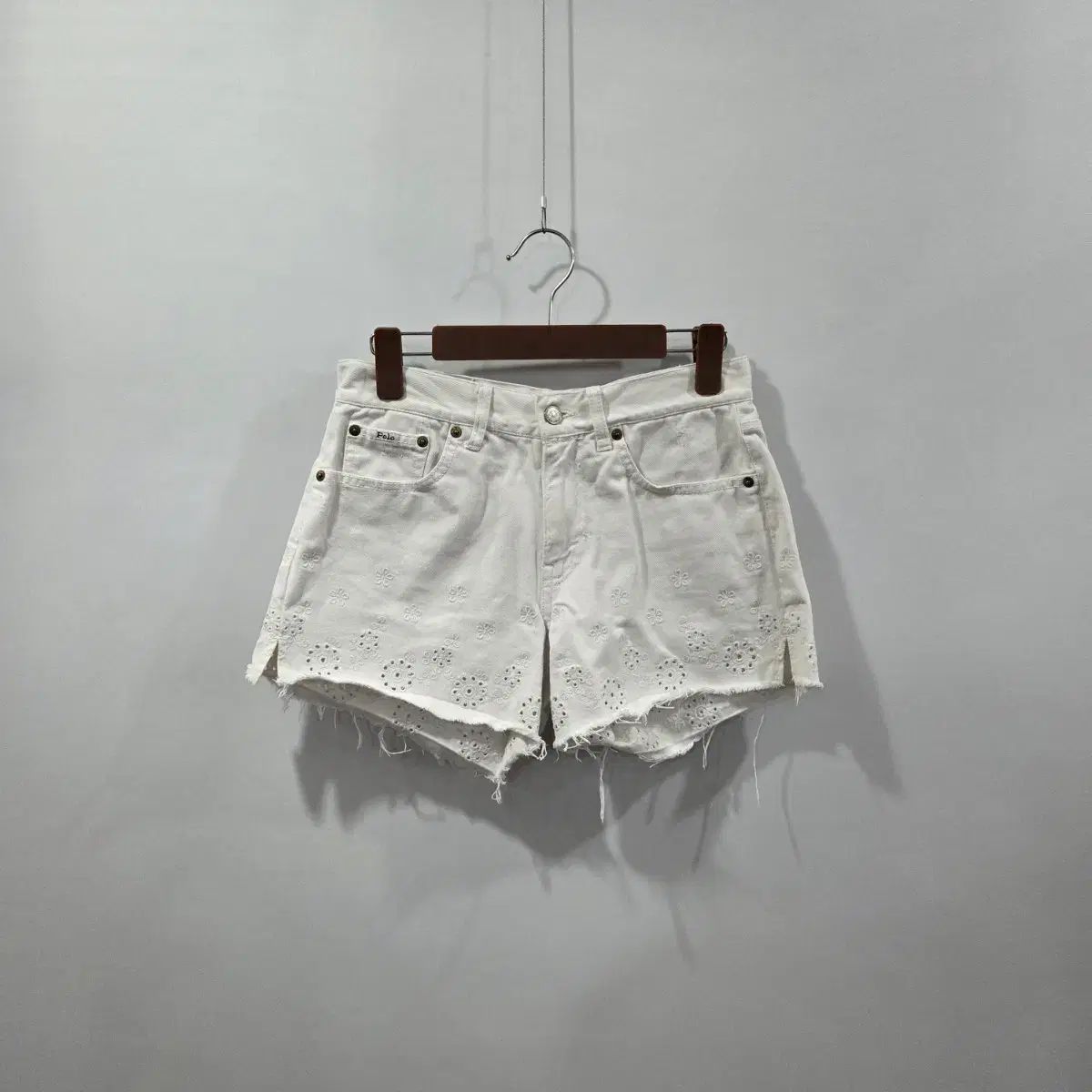 新作　RALPH LAUREN ラルフローレン　デニム　ショート　パンツ　25 ポロラルフローレン ウィメンズ 白 デニム ショートパンツ 25 - メルカリ