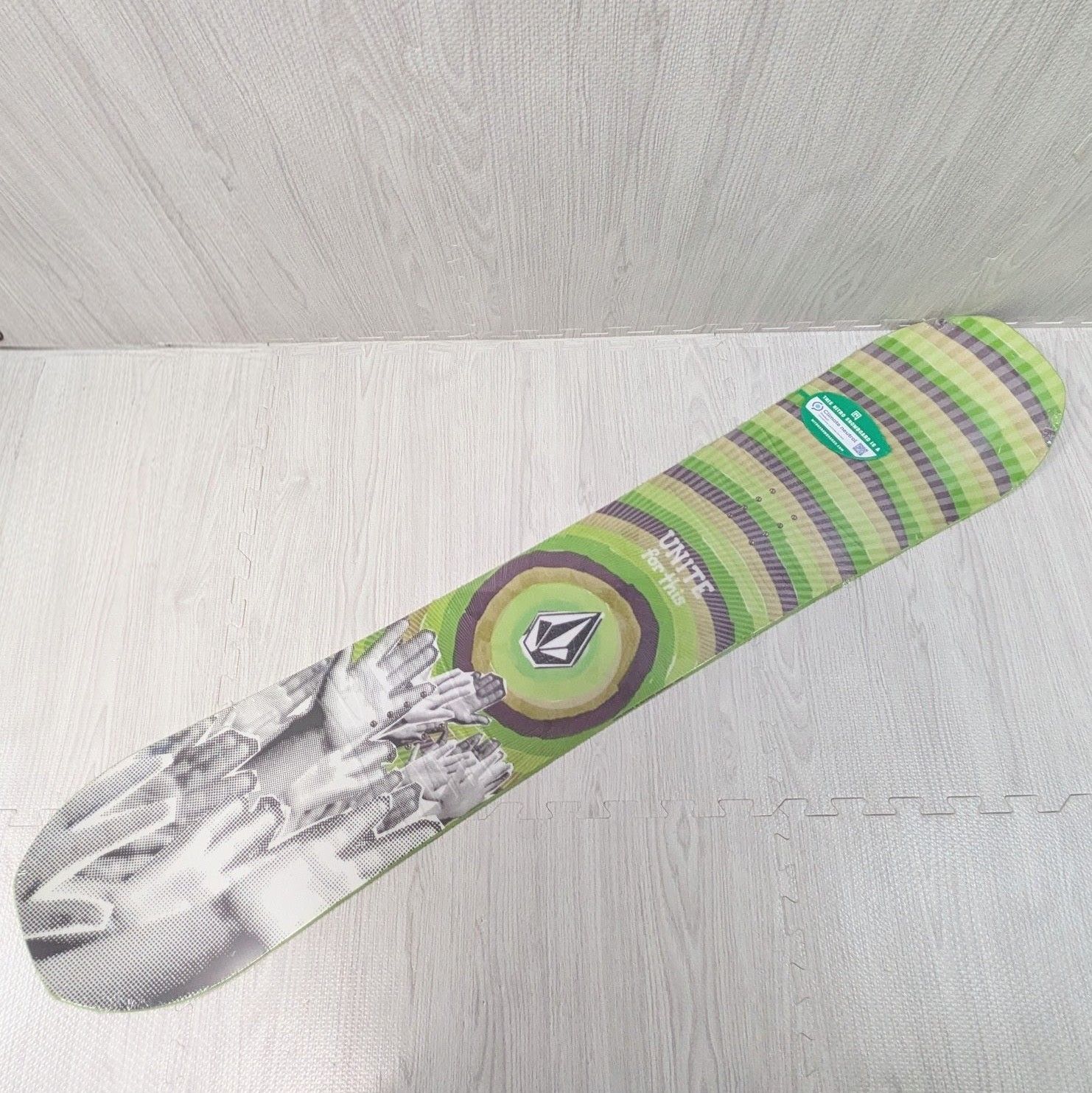 未使用品 VOLCOM ripqer Nitro 126cm 22-23モデル スノーボード