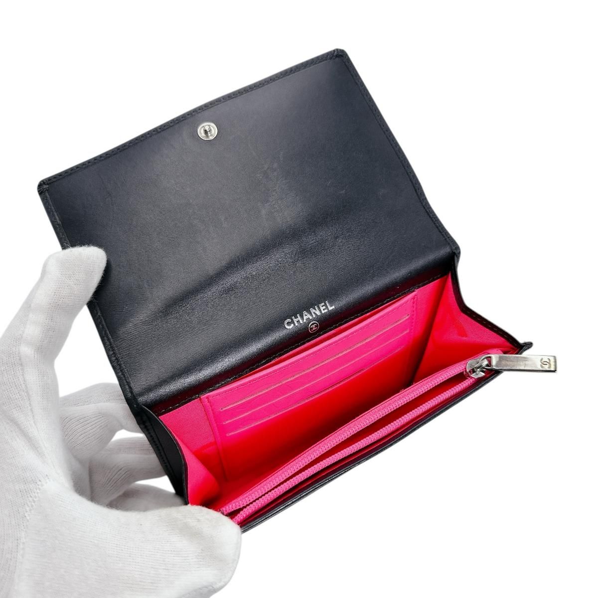 シャネル A26722Y01669 カンボンライン 財布 マトラッセ 二つ折り財布