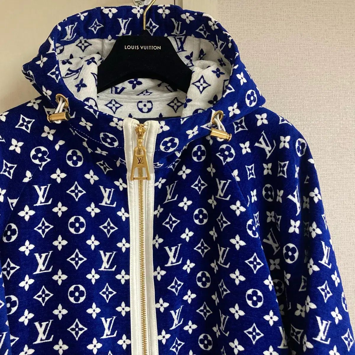 34 Louis Vuitton タオルリング フード ジップアップ ジャケット 545万