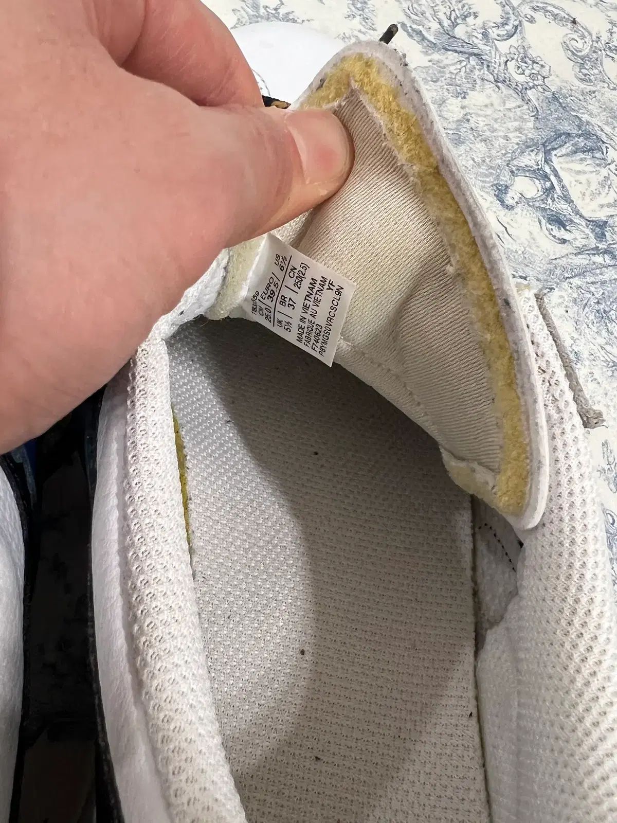 Onitsuka Tiger MEXICO 0 オニツカタイガー スニーカー MORE (YELLOW) ナチュラルな足元に!Onitsuka Tiger(オニツカタイガー)の ○オニツカタイガー ONITSUKA”2020AW -靴 Tigerのプレミアムライン“THE BROWN オニツカタイガー、香水やバッグも-「ストライプ」に頼らぬ