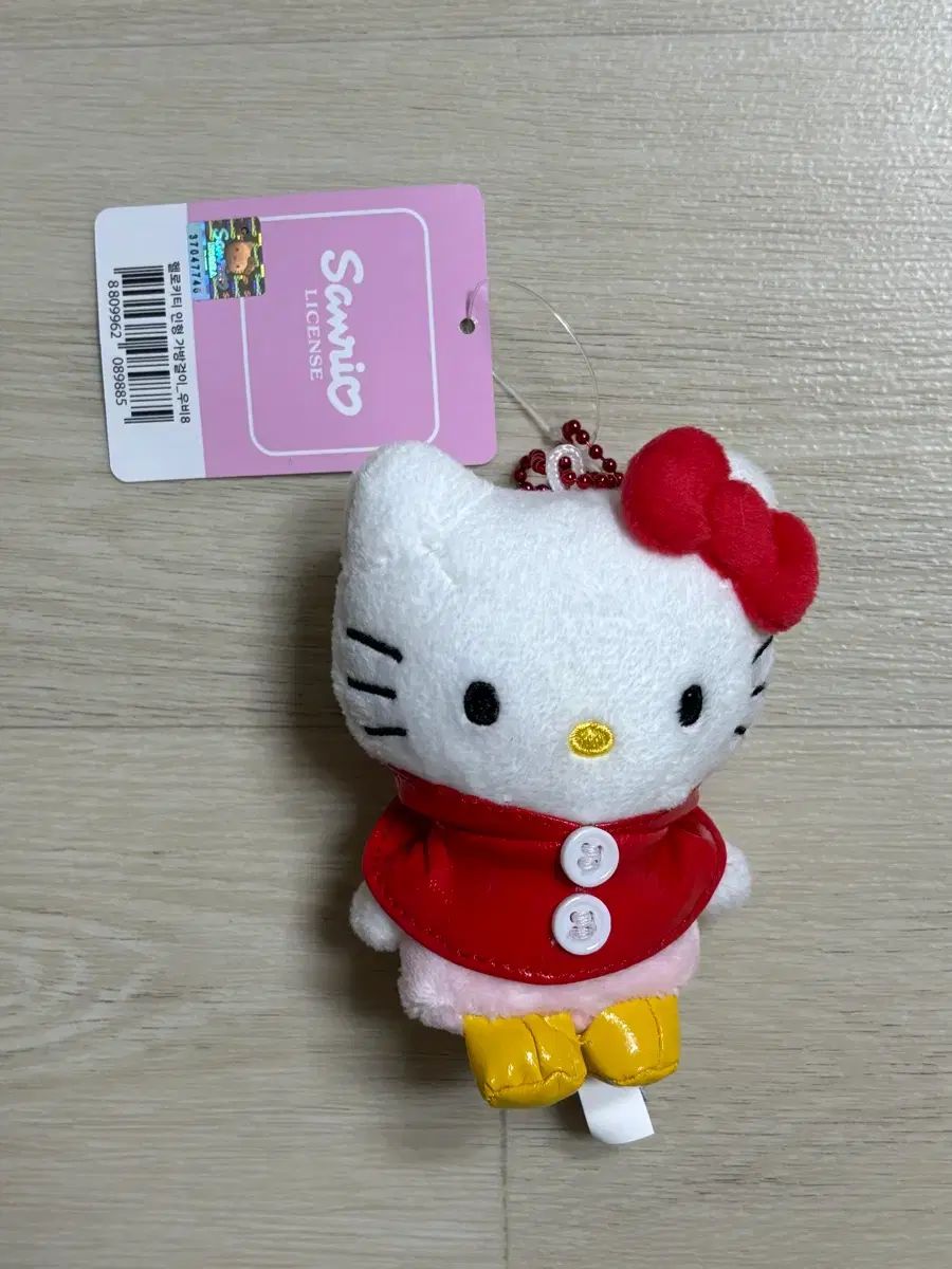 サンリオ ハローキティ レインコート キーホルダー人形 - メルカリ