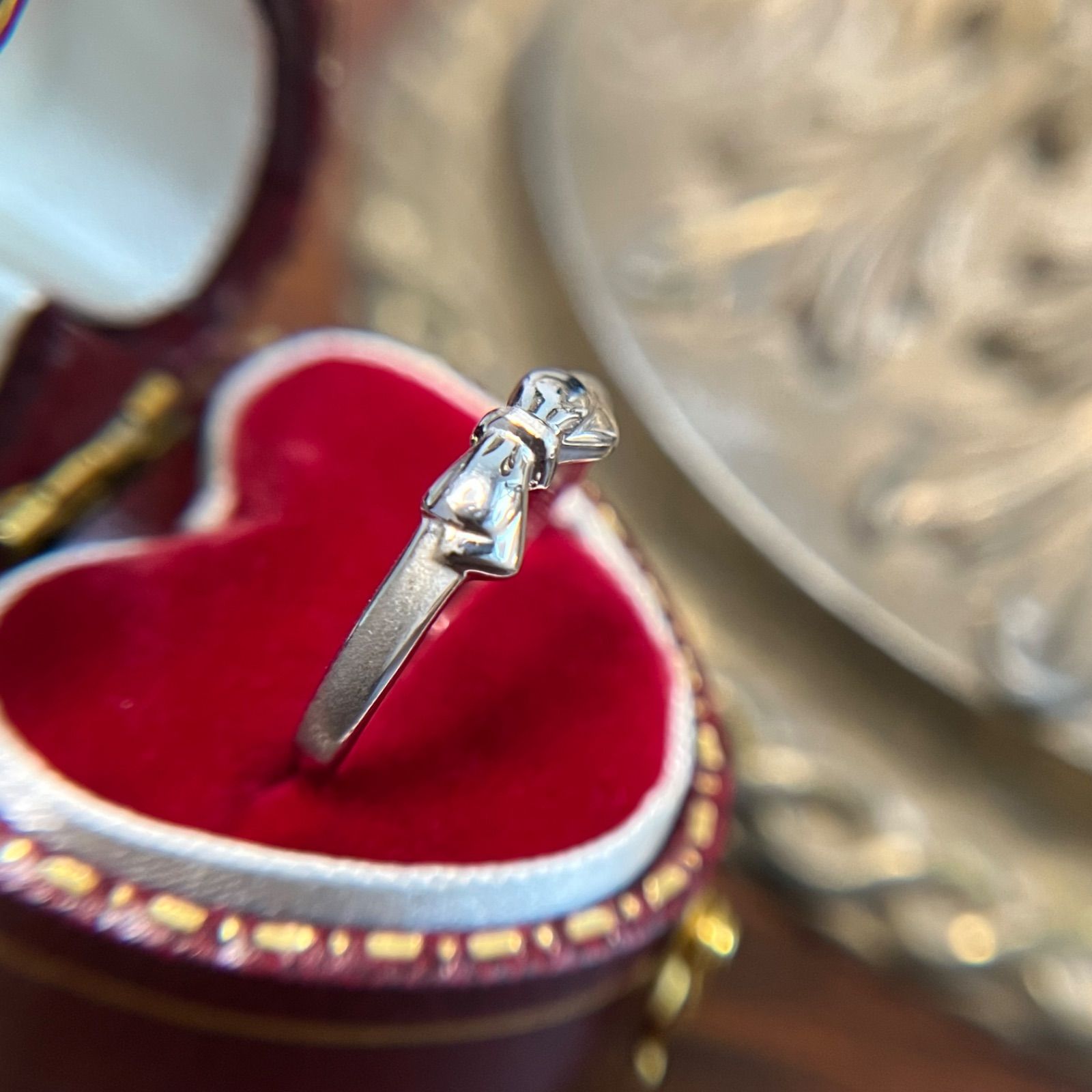 ジュエリーマキ】K9 WG リボン レトロ 10号 1.2g 指輪 C3292 - メルカリ