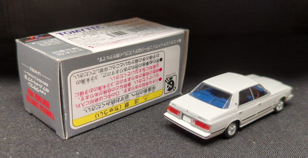 トミーテック TOMICA LIMITED VINTAGE NEO トヨタ クラウン 4ドア