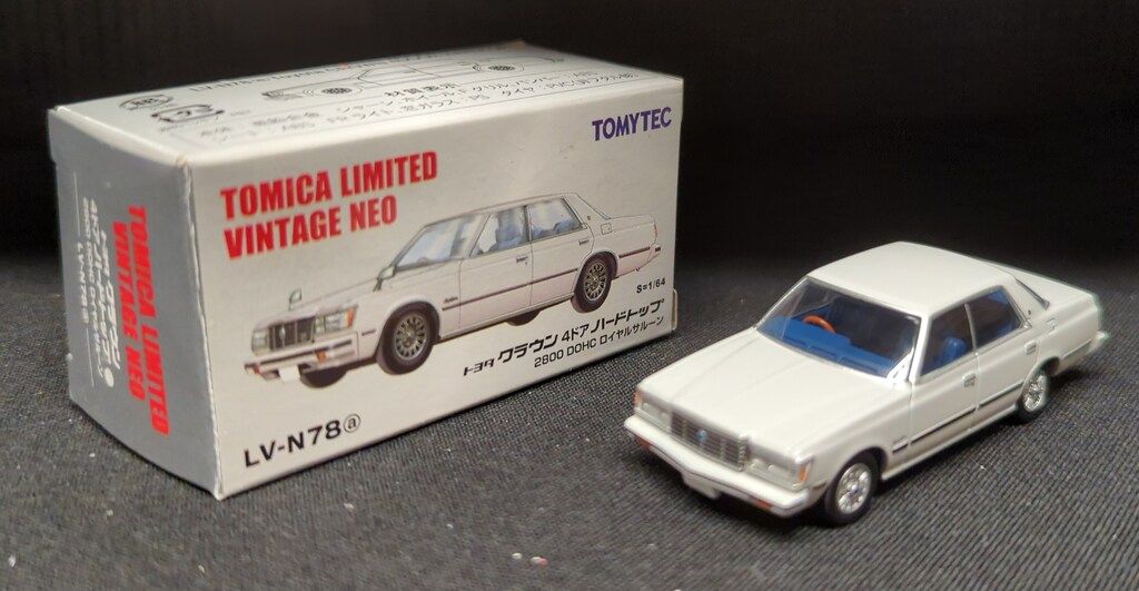 トミーテック TOMICA LIMITED VINTAGE NEO トヨタ クラウン 4ドア