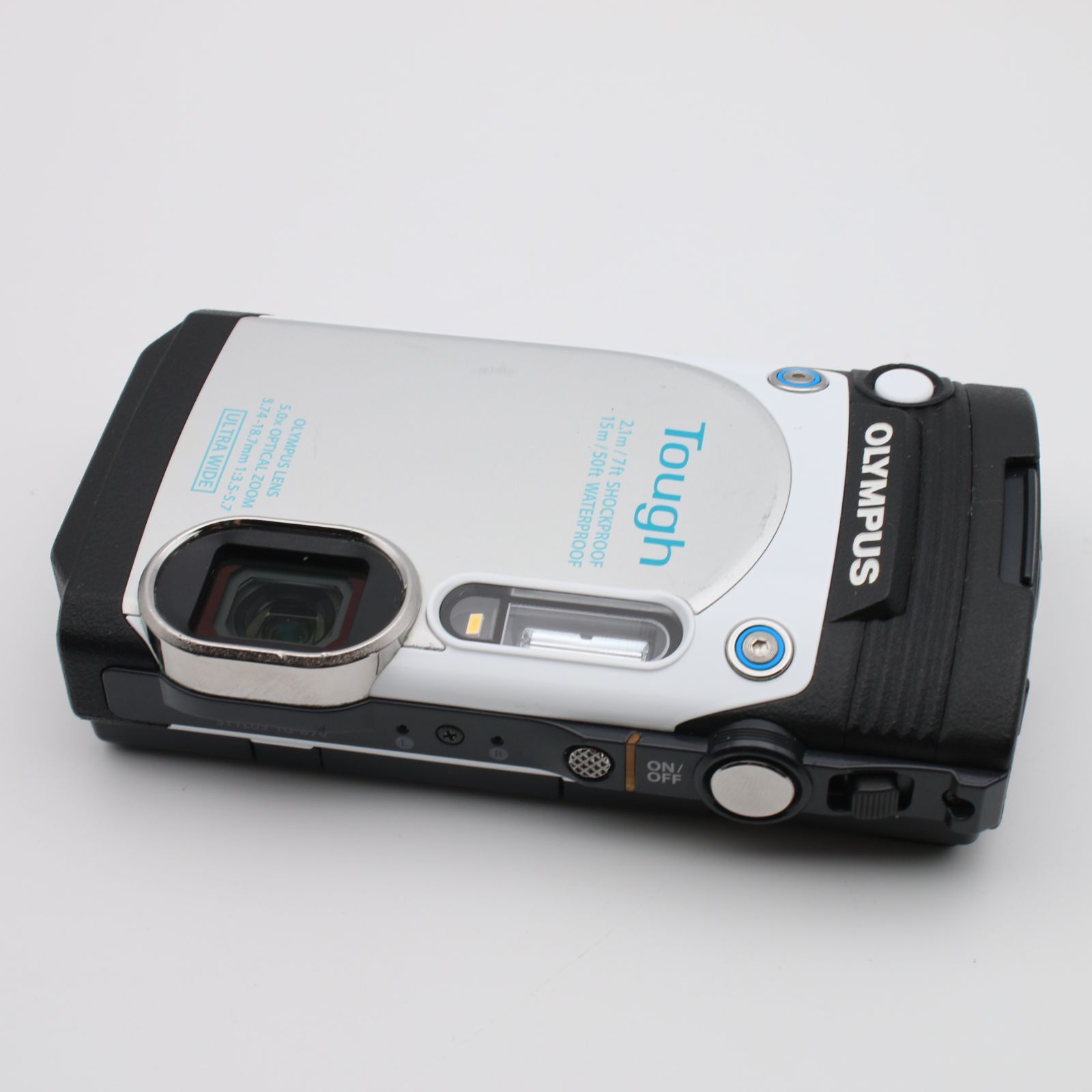 美品】 OLYMPUS STYLUS TG-870 Tough ホワイト 防水性能15m 180°可動式