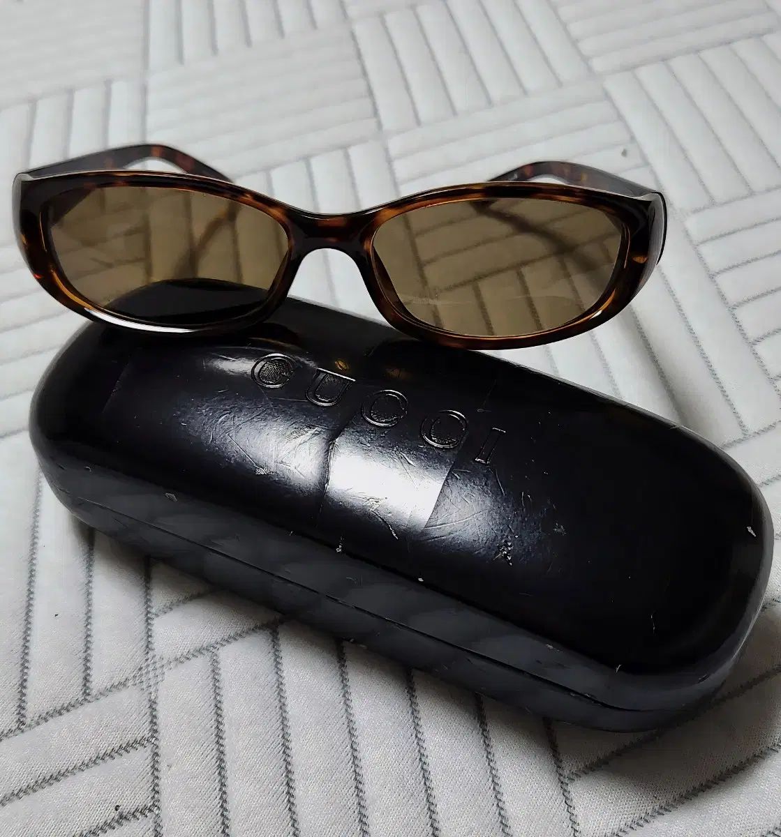 グッチ オーバル ブラウン サングラス (送料無料※メルカリshop取引では