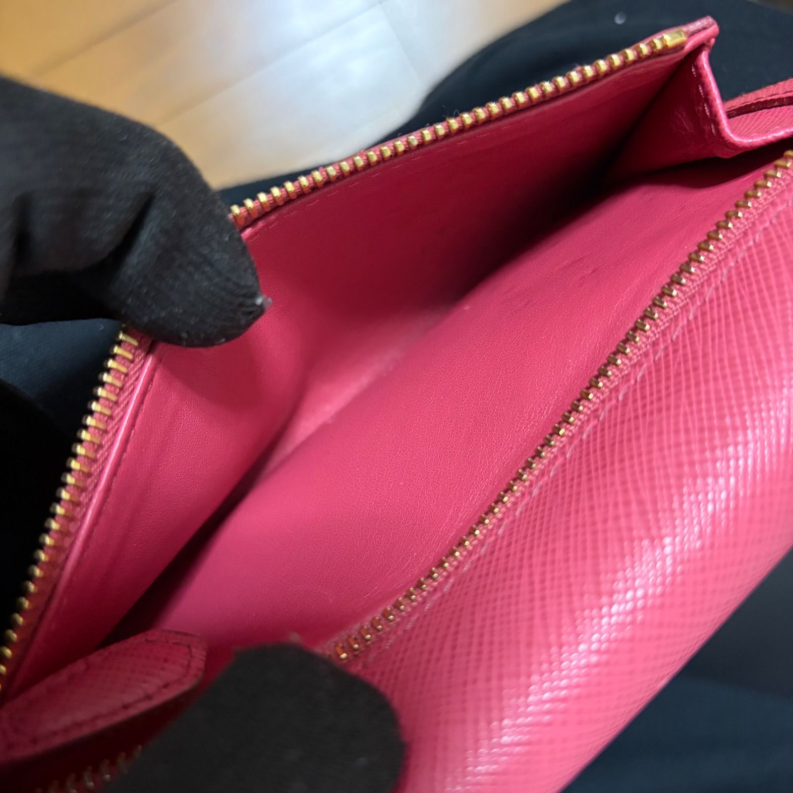 x3 PRADA プラダ サフィアーノ レザー 2つ 二つ 折り フラップ ボタン
