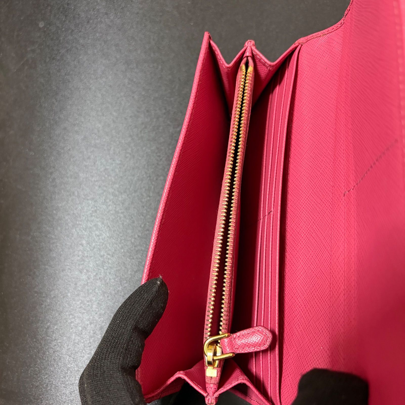 x3 PRADA プラダ サフィアーノ レザー 2つ 二つ 折り フラップ ボタン