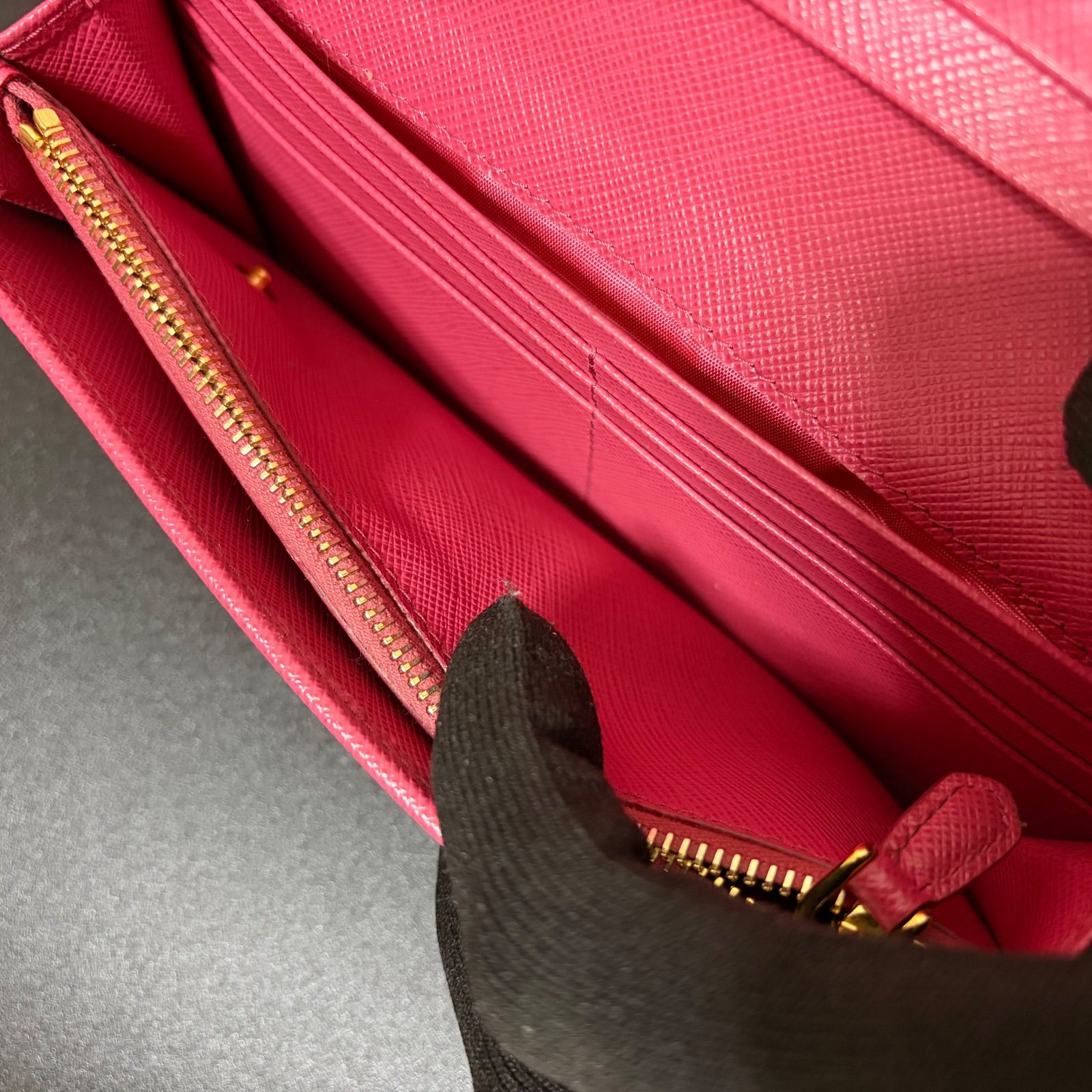 x3 PRADA プラダ サフィアーノ レザー 2つ 二つ 折り フラップ ボタン 
