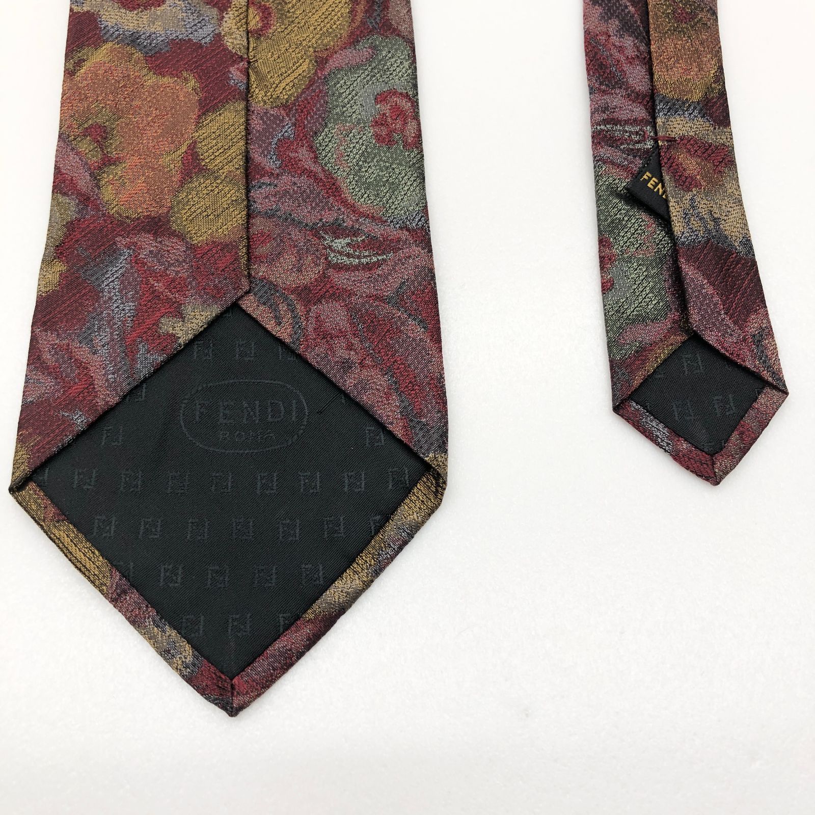 FENDI イタリア製　ハンドメイド　シルク　スカーフ　フェンディ　花柄　絹 FENDI ネクタイ シルク 絹 花柄 ハンドメイド レッド 赤系 フェンディ