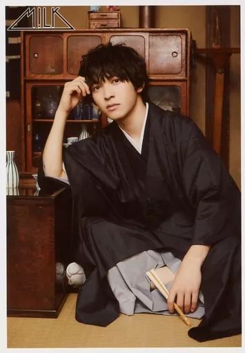 中古】生写真(男性) M!LK/吉田仁人/全身・衣装黒・和服・座り・右手頭